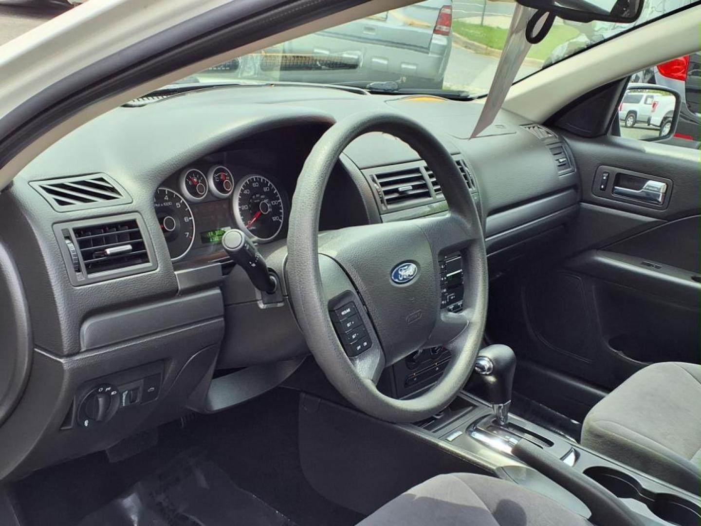 2008 White Suede Clearcoat Ford Fusion I4 SE (3FAHP07Z68R) with an 2.3L 2.3L I4 160hp 156ft. lbs. Sequential Fuel Injection engine, Automatic transmission, located at 50 Eastern Blvd., Essex, MD, 21221, (410) 686-3444, 39.304367, -76.484947 - Photo#10