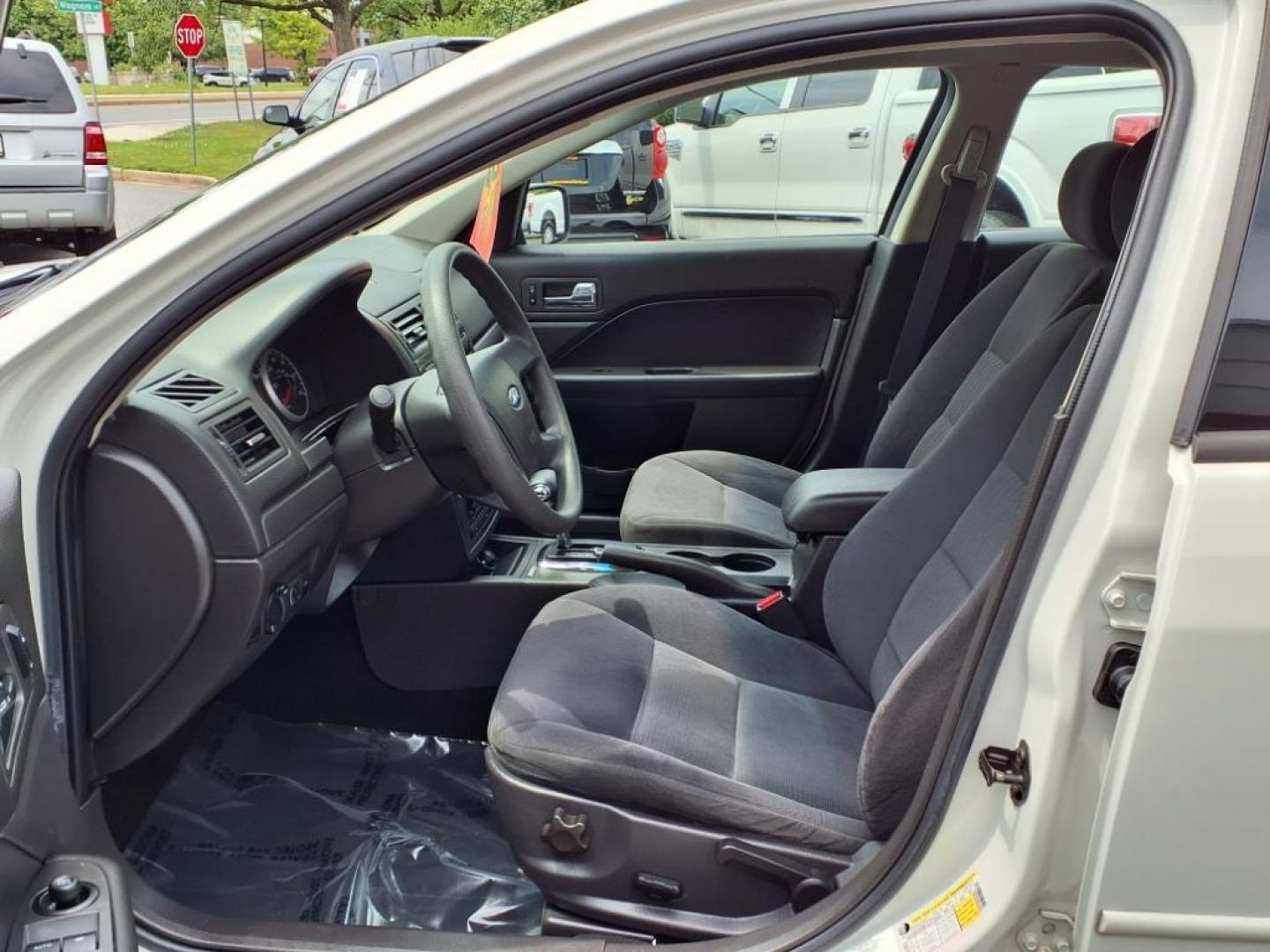 2008 White Suede Clearcoat Ford Fusion I4 SE (3FAHP07Z68R) with an 2.3L 2.3L I4 160hp 156ft. lbs. Sequential Fuel Injection engine, Automatic transmission, located at 50 Eastern Blvd., Essex, MD, 21221, (410) 686-3444, 39.304367, -76.484947 - Photo#11