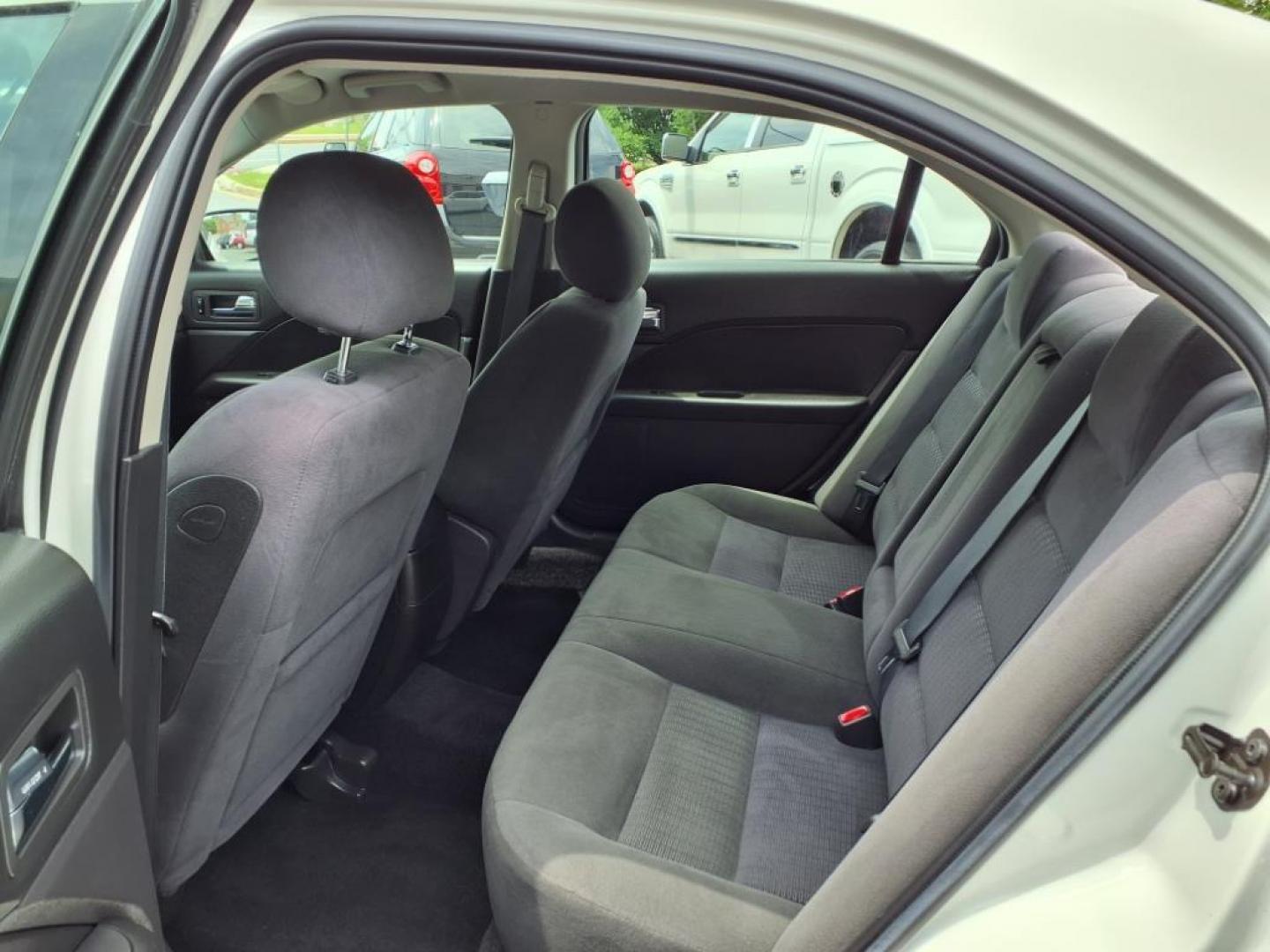 2008 White Suede Clearcoat Ford Fusion I4 SE (3FAHP07Z68R) with an 2.3L 2.3L I4 160hp 156ft. lbs. Sequential Fuel Injection engine, Automatic transmission, located at 50 Eastern Blvd., Essex, MD, 21221, (410) 686-3444, 39.304367, -76.484947 - Photo#12