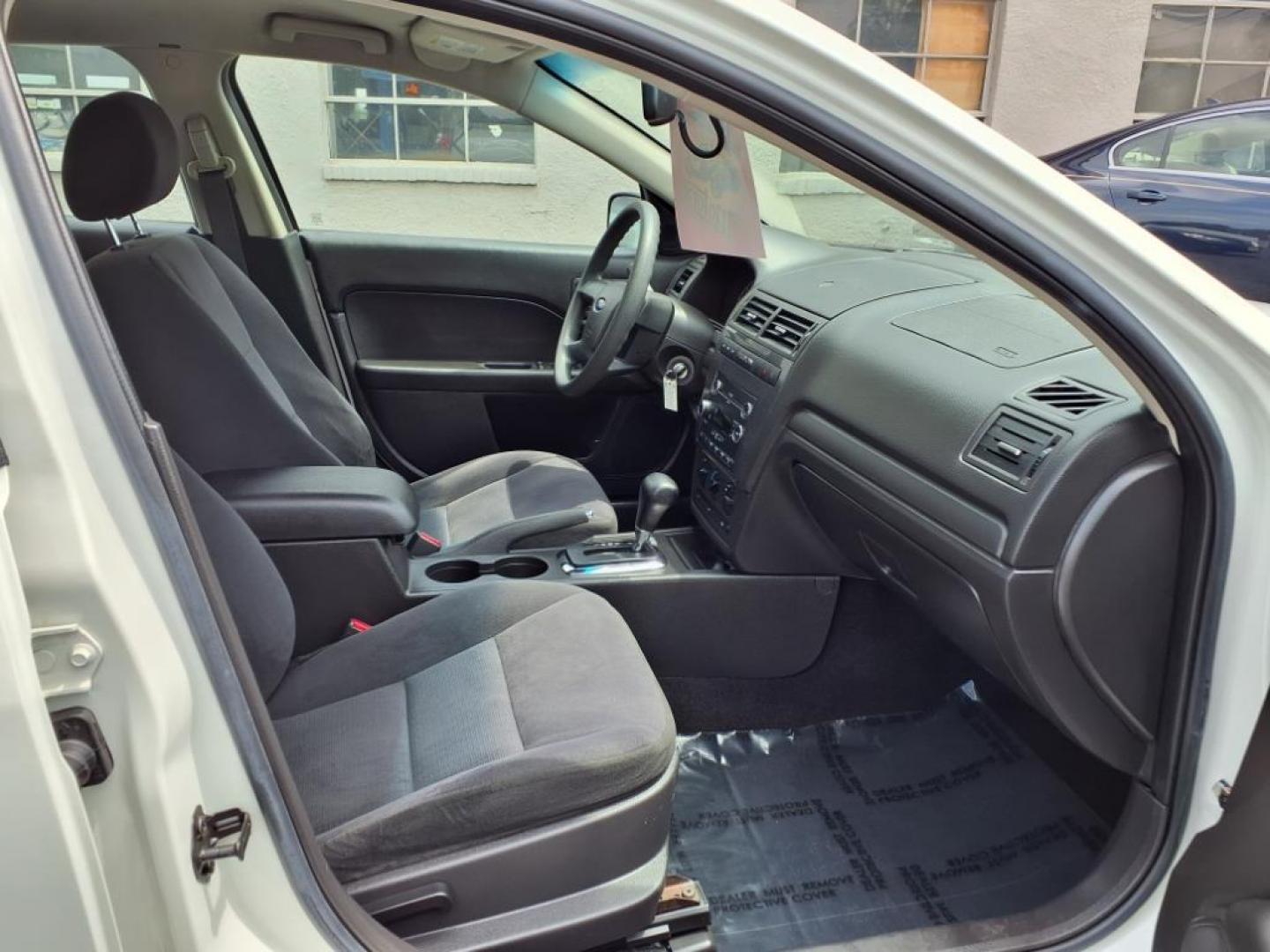 2008 White Suede Clearcoat Ford Fusion I4 SE (3FAHP07Z68R) with an 2.3L 2.3L I4 160hp 156ft. lbs. Sequential Fuel Injection engine, Automatic transmission, located at 50 Eastern Blvd., Essex, MD, 21221, (410) 686-3444, 39.304367, -76.484947 - Photo#16