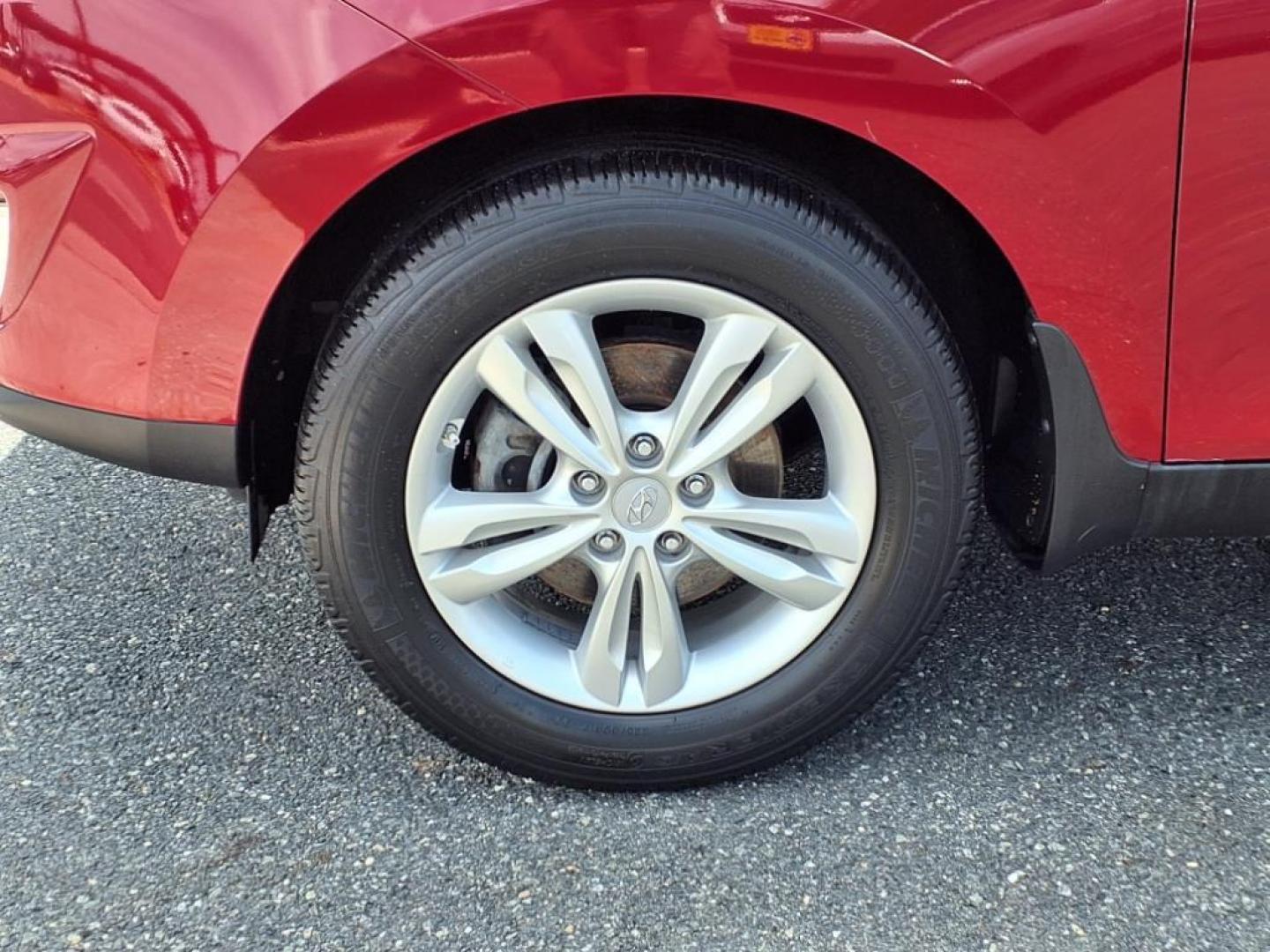 2013 Garnet Red Mica Hyundai TUCSON Limited (KM8JU3AC6DU) with an 2.4L 2.4L I4 176hp 168ft. lbs. Sequential-Port F.I. engine, 6-Speed Shiftable Automatic transmission, located at 50 Eastern Blvd., Essex, MD, 21221, (410) 686-3444, 39.304367, -76.484947 - Photo#8