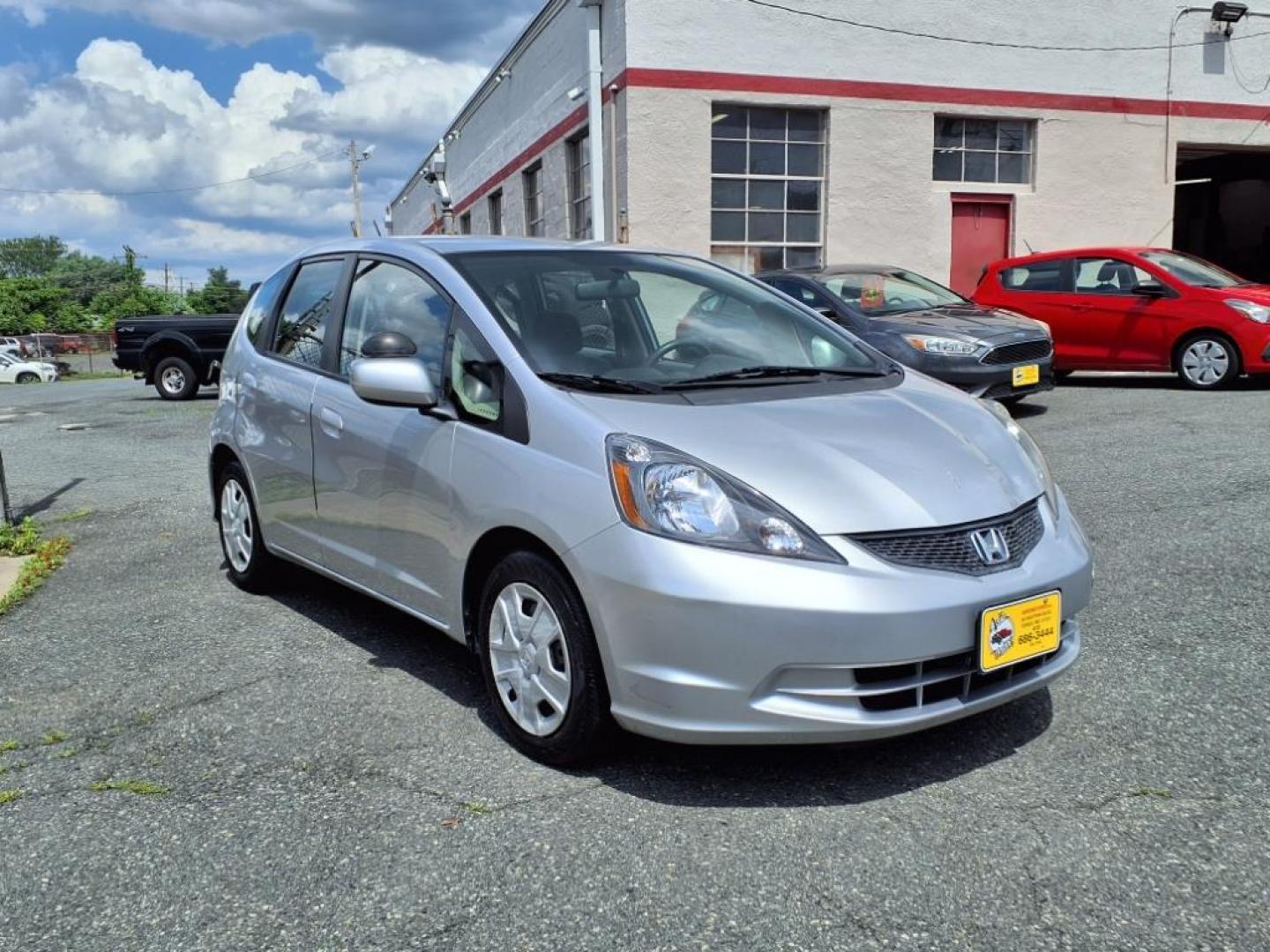 2012 Alabaster Silver Metallic Honda Fit Base (JHMGE8H37CC) with an 1.5L 1.5L I4 117hp 106ft. lbs. Sequential-Port F.I. engine, 5-Speed Automatic transmission, located at 50 Eastern Blvd., Essex, MD, 21221, (410) 686-3444, 39.304367, -76.484947 - Photo#7