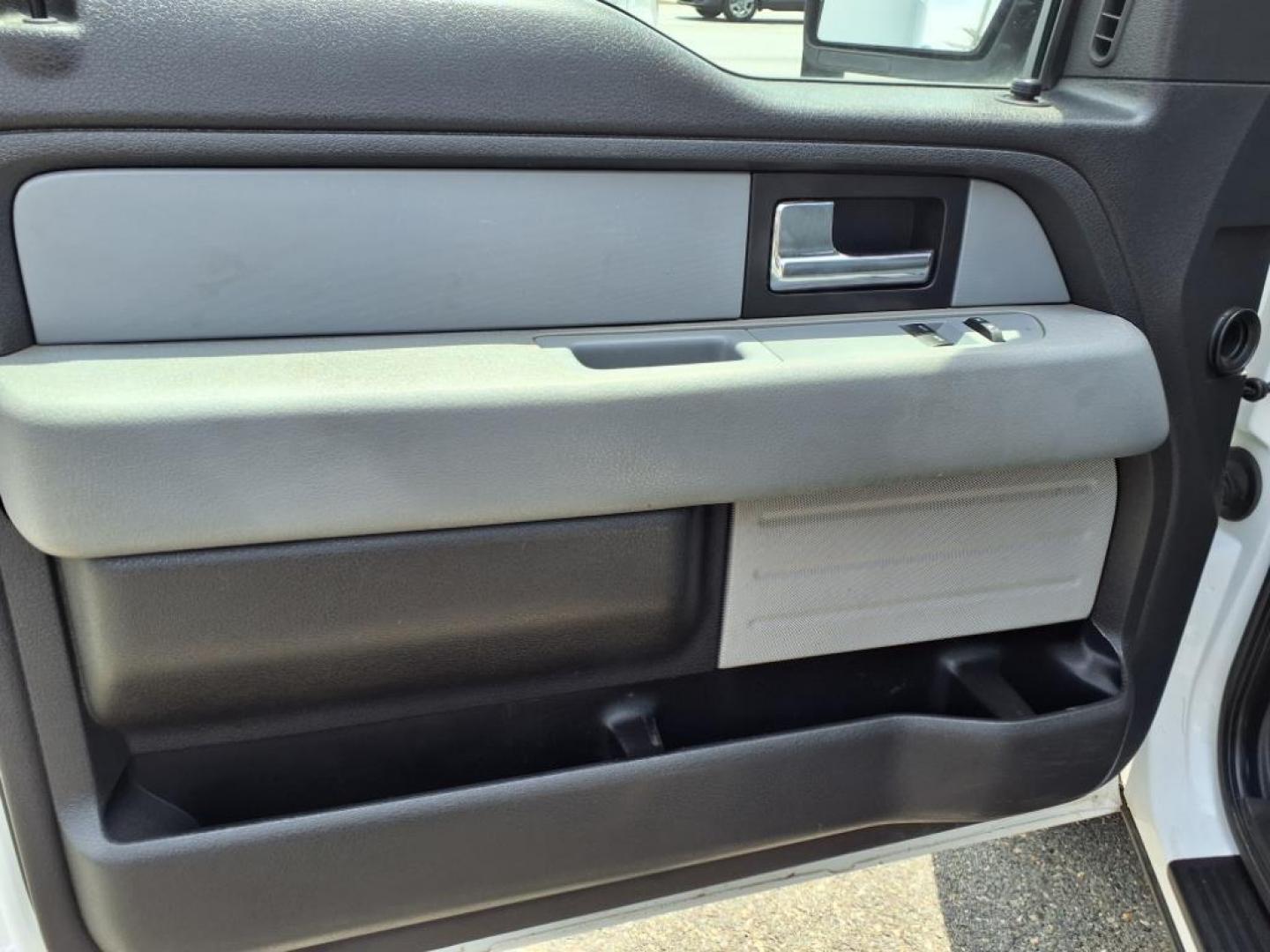 2014 Oxford White Ford F-150 XL (1FTMF1CM0EK) with an 3.7L 3.7L Flex Fuel V6 302hp 278ft. lbs. Sequential-Port F.I. engine, 6-Speed Automatic transmission, located at 50 Eastern Blvd., Essex, MD, 21221, (410) 686-3444, 39.304367, -76.484947 - Photo#10
