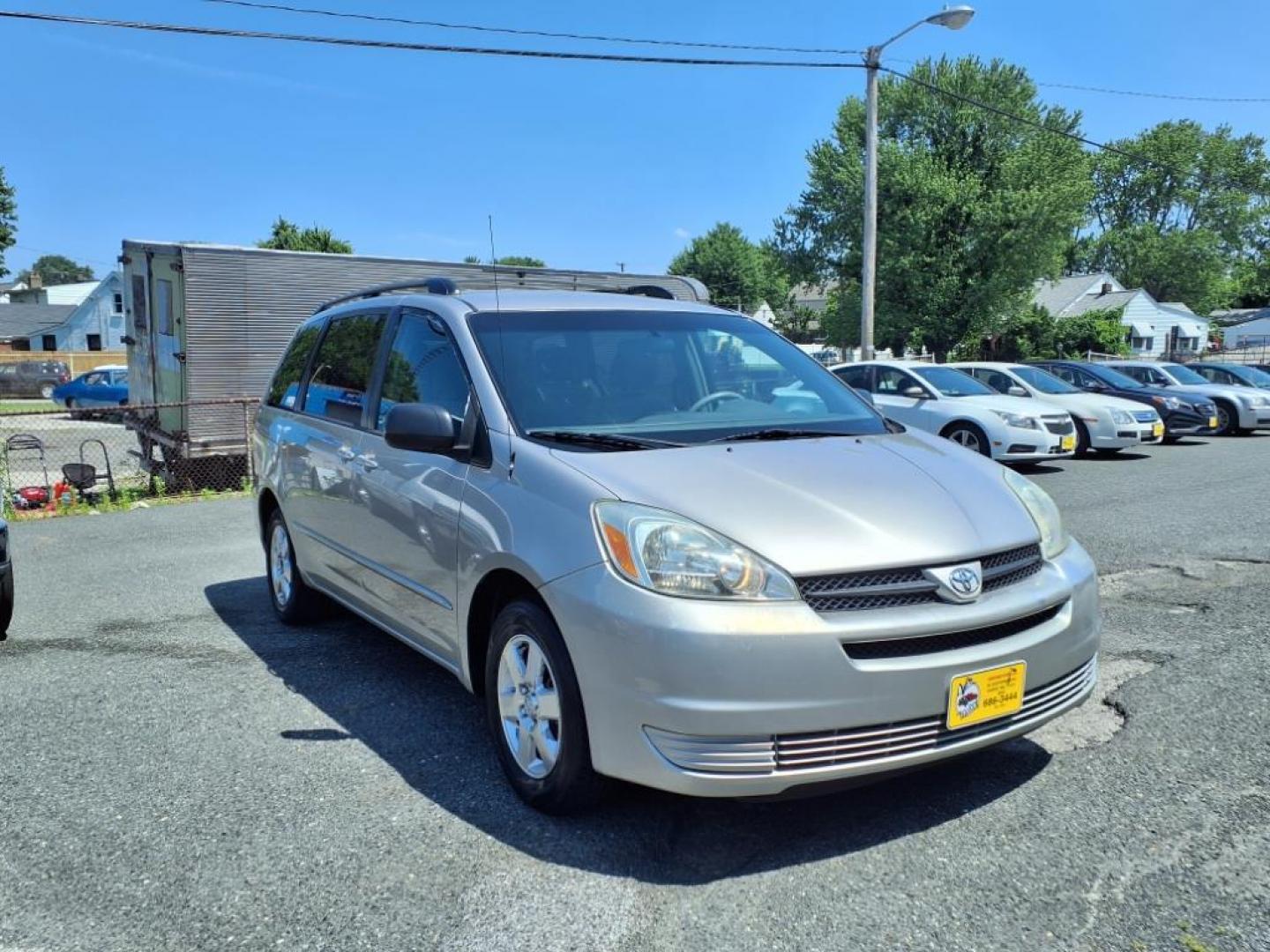 2005 Silver Shadow Pearl Toyota Sienna LE 7 Passenger (5TDZA23CX5S) with an 3.3L 3.3L V6 230hp 242ft. lbs. Fuel Injected engine, 5-Speed Automatic transmission, located at 50 Eastern Blvd., Essex, MD, 21221, (410) 686-3444, 39.304367, -76.484947 - Photo#6