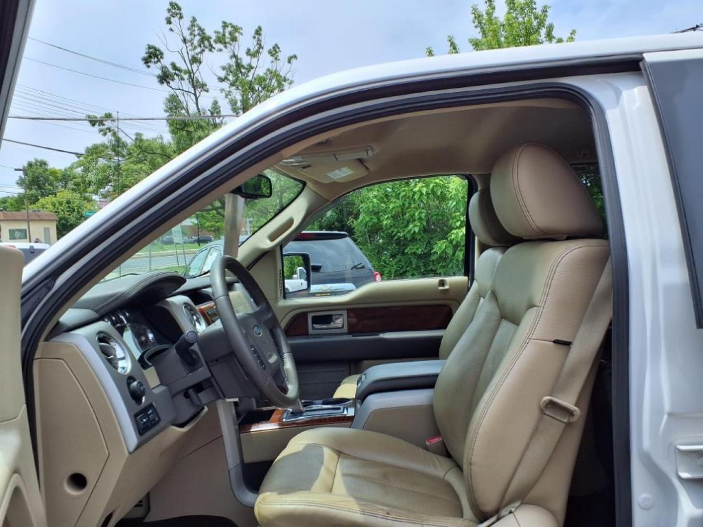 2010 Oxford White Ford F-150 Lariat (1FTFW1CV8AF) with an 5.4L Triton 5.4L Flex Fuel V8 320hp 390ft. lbs. Sequential-Port F.I. engine, 6-Speed Automatic transmission, located at 50 Eastern Blvd., Essex, MD, 21221, (410) 686-3444, 39.304367, -76.484947 - Photo#10