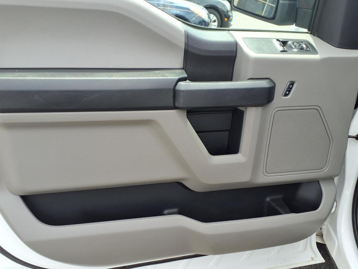 2015 Oxford White Ford F-150 XL (1FTMF1C88FK) with an 3.5L 3.5L Flex Fuel V6 282hp 253ft. lbs. Sequential-Port F.I. engine, 6-Speed Shiftable Automatic transmission, located at 50 Eastern Blvd., Essex, MD, 21221, (410) 686-3444, 39.304367, -76.484947 - Photo#11