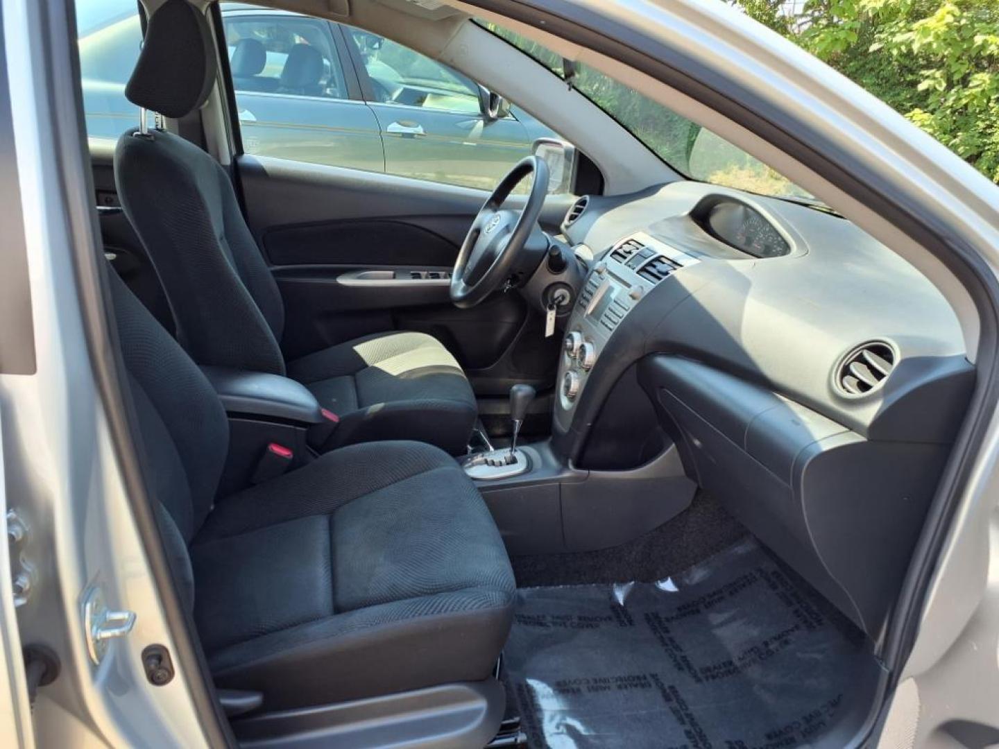 2009 Silver Streak Mica Toyota Yaris Base (JTDBT903591) with an 1.5L 1.5L I4 106hp 103ft. lbs. Sequential-Port F.I. engine, 4-Speed Automatic transmission, located at 50 Eastern Blvd., Essex, MD, 21221, (410) 686-3444, 39.304367, -76.484947 - Photo#15