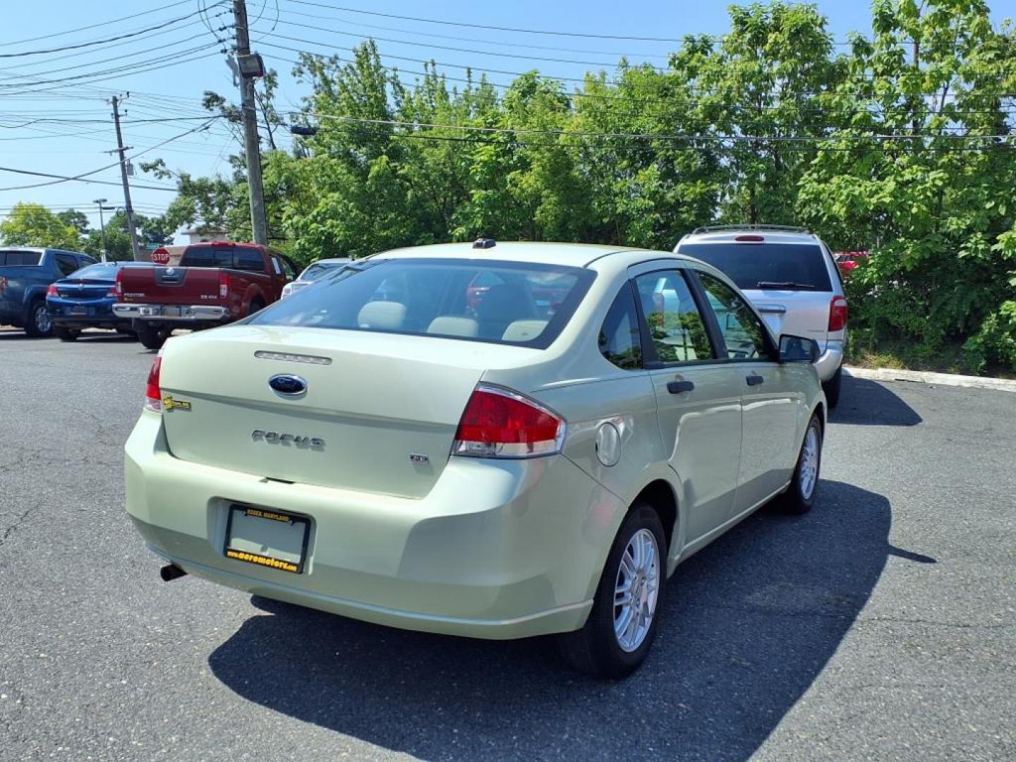 2010 Green Ford Focus SE (1FAHP3FN3AW) with an 2.0L 2.0L I4 140hp 136ft. lbs. Sequential-Port F.I. engine, Automatic transmission, located at 50 Eastern Blvd., Essex, MD, 21221, (410) 686-3444, 39.304367, -76.484947 - Photo#4