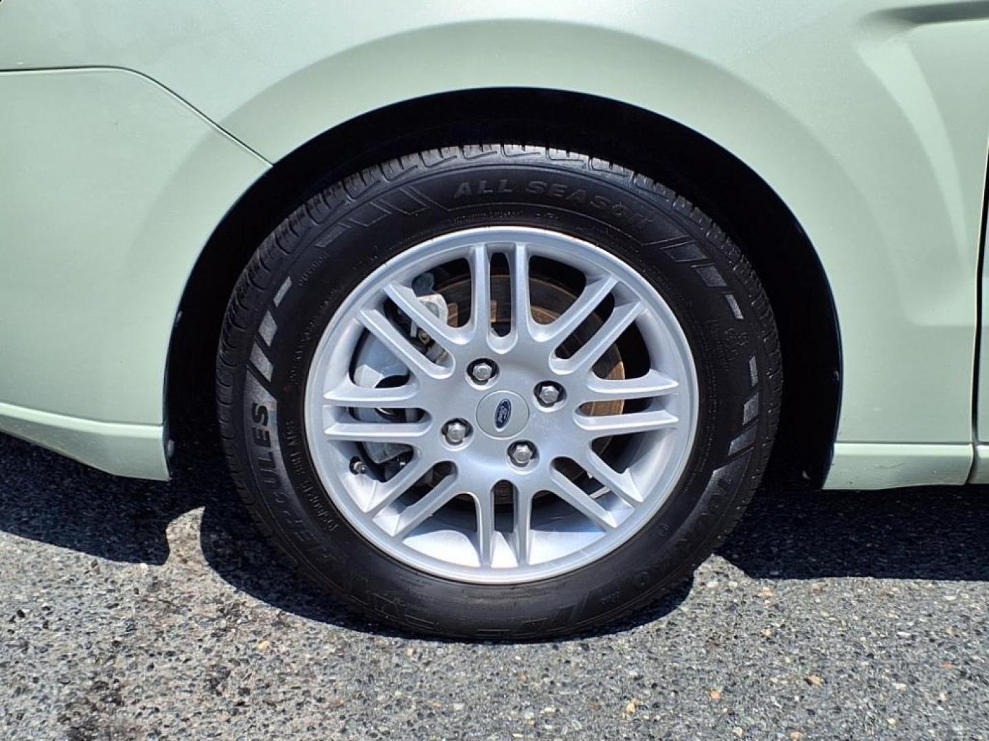 2010 Green Ford Focus SE (1FAHP3FN3AW) with an 2.0L 2.0L I4 140hp 136ft. lbs. Sequential-Port F.I. engine, Automatic transmission, located at 50 Eastern Blvd., Essex, MD, 21221, (410) 686-3444, 39.304367, -76.484947 - Photo#7