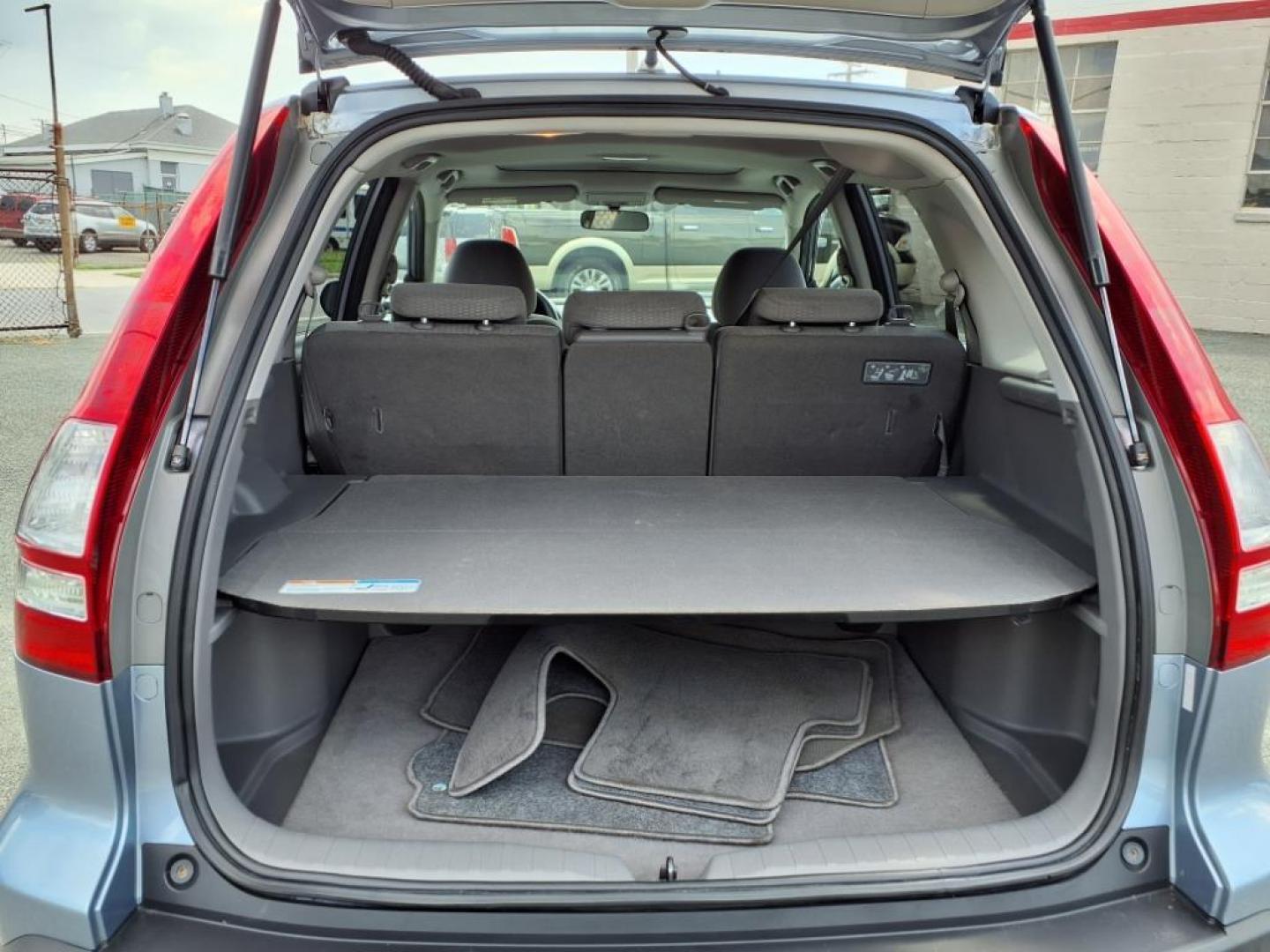 2008 Glacier Blue Metallic Honda CR-V EX (5J6RE48538L) with an 2.4L 2.4L I4 166hp 161ft. lbs. Sequential-Port F.I. engine, 5-Speed Automatic transmission, located at 50 Eastern Blvd., Essex, MD, 21221, (410) 686-3444, 39.304367, -76.484947 - Photo#4