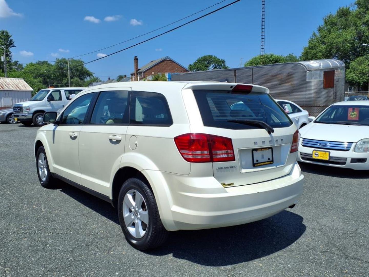 2013 Pearl White Tri-Coat Dodge Journey SE (3C4PDCAB1DT) with an 2.4L 2.4L I4 173hp 166ft. lbs. Sequential-Port F.I. engine, 4-Speed Shiftable Automatic transmission, located at 50 Eastern Blvd., Essex, MD, 21221, (410) 686-3444, 39.304367, -76.484947 - Photo#2