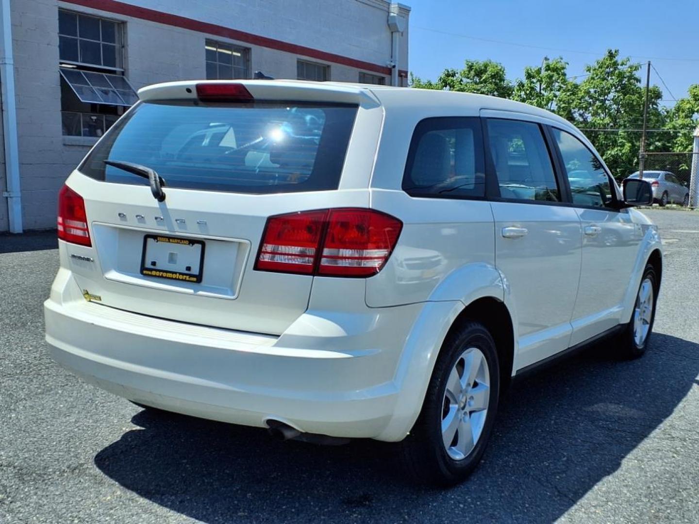 2013 Pearl White Tri-Coat Dodge Journey SE (3C4PDCAB1DT) with an 2.4L 2.4L I4 173hp 166ft. lbs. Sequential-Port F.I. engine, 4-Speed Shiftable Automatic transmission, located at 50 Eastern Blvd., Essex, MD, 21221, (410) 686-3444, 39.304367, -76.484947 - Photo#5