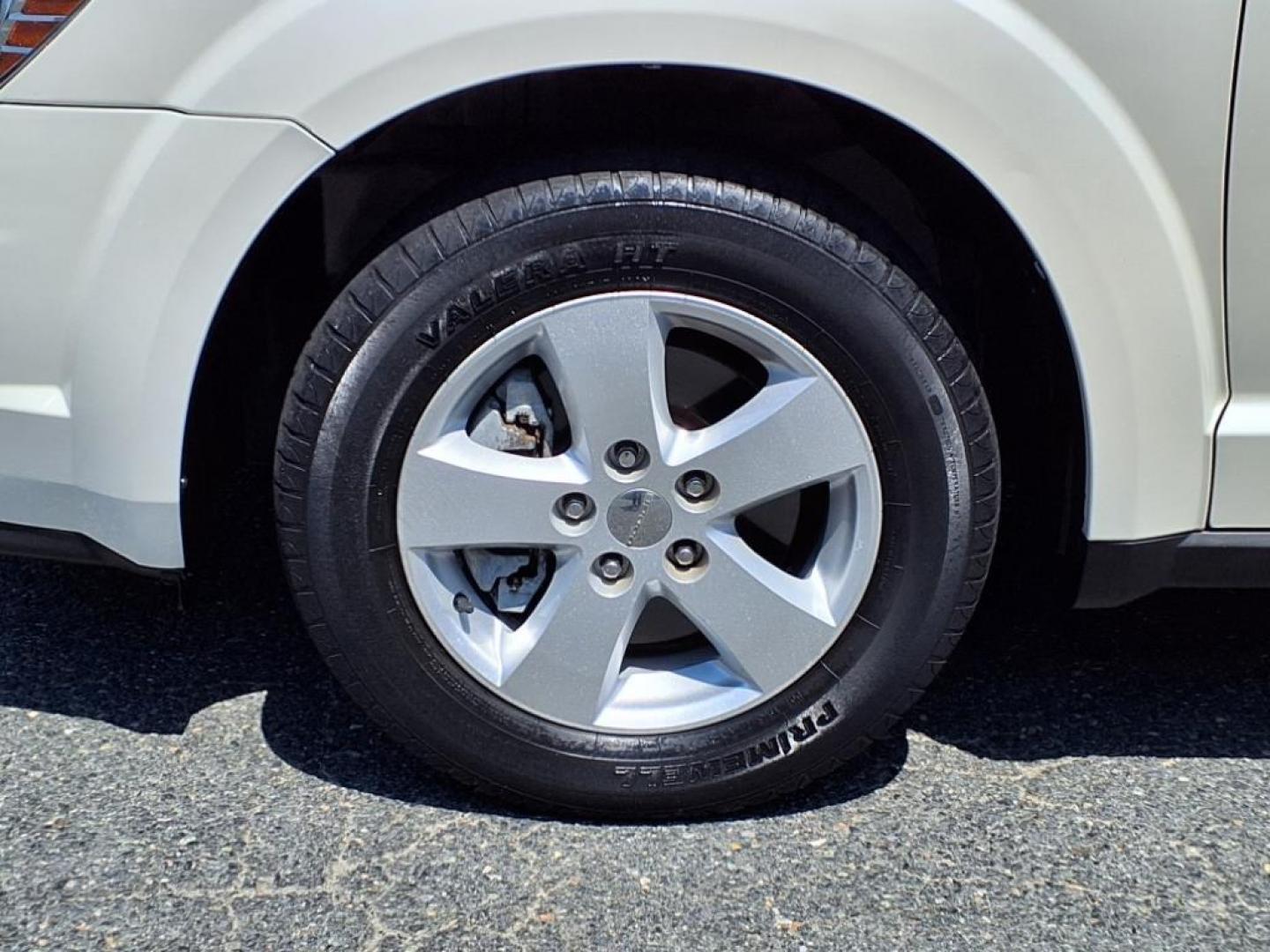 2013 Pearl White Tri-Coat Dodge Journey SE (3C4PDCAB1DT) with an 2.4L 2.4L I4 173hp 166ft. lbs. Sequential-Port F.I. engine, 4-Speed Shiftable Automatic transmission, located at 50 Eastern Blvd., Essex, MD, 21221, (410) 686-3444, 39.304367, -76.484947 - Photo#9