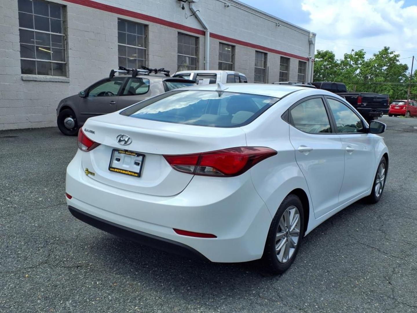 2015 Quartz White Pearl Hyundai ELANTRA SE (5NPDH4AEXFH) with an 1.8L 1.8L I4 145hp 130ft. lbs. Sequential-Port F.I. engine, 6-Speed Shiftable Automatic transmission, located at 50 Eastern Blvd., Essex, MD, 21221, (410) 686-3444, 39.304367, -76.484947 - Photo#4