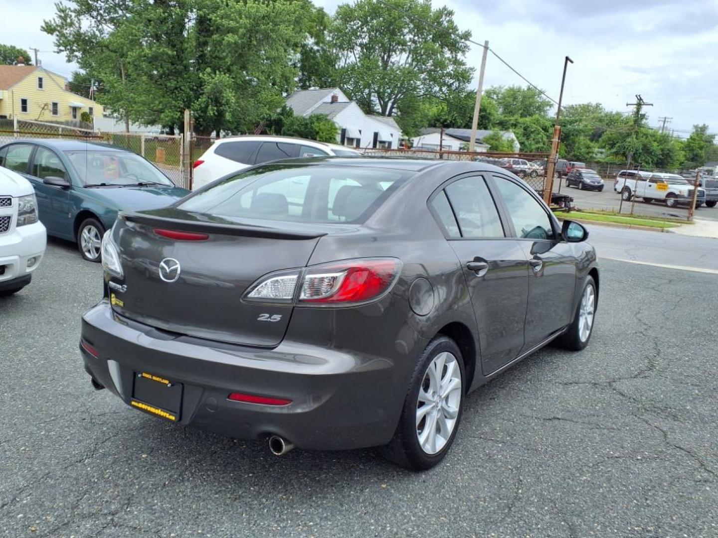2011 Gray Mazda Mazda3 s Sport (JM1BL1U66B1) with an 2.5L 2.5L I4 165hp 167ft. lbs. PZEV Sequential-Port F.I. engine, 5-Speed Automatic with Sportshift Manual 5A transmission, located at 50 Eastern Blvd., Essex, MD, 21221, (410) 686-3444, 39.304367, -76.484947 - Photo#4