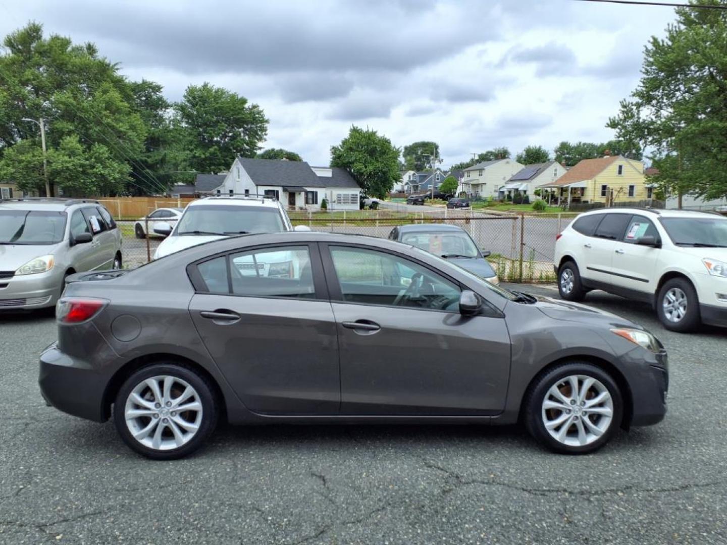 2011 Gray Mazda Mazda3 s Sport (JM1BL1U66B1) with an 2.5L 2.5L I4 165hp 167ft. lbs. PZEV Sequential-Port F.I. engine, 5-Speed Automatic with Sportshift Manual 5A transmission, located at 50 Eastern Blvd., Essex, MD, 21221, (410) 686-3444, 39.304367, -76.484947 - Photo#5