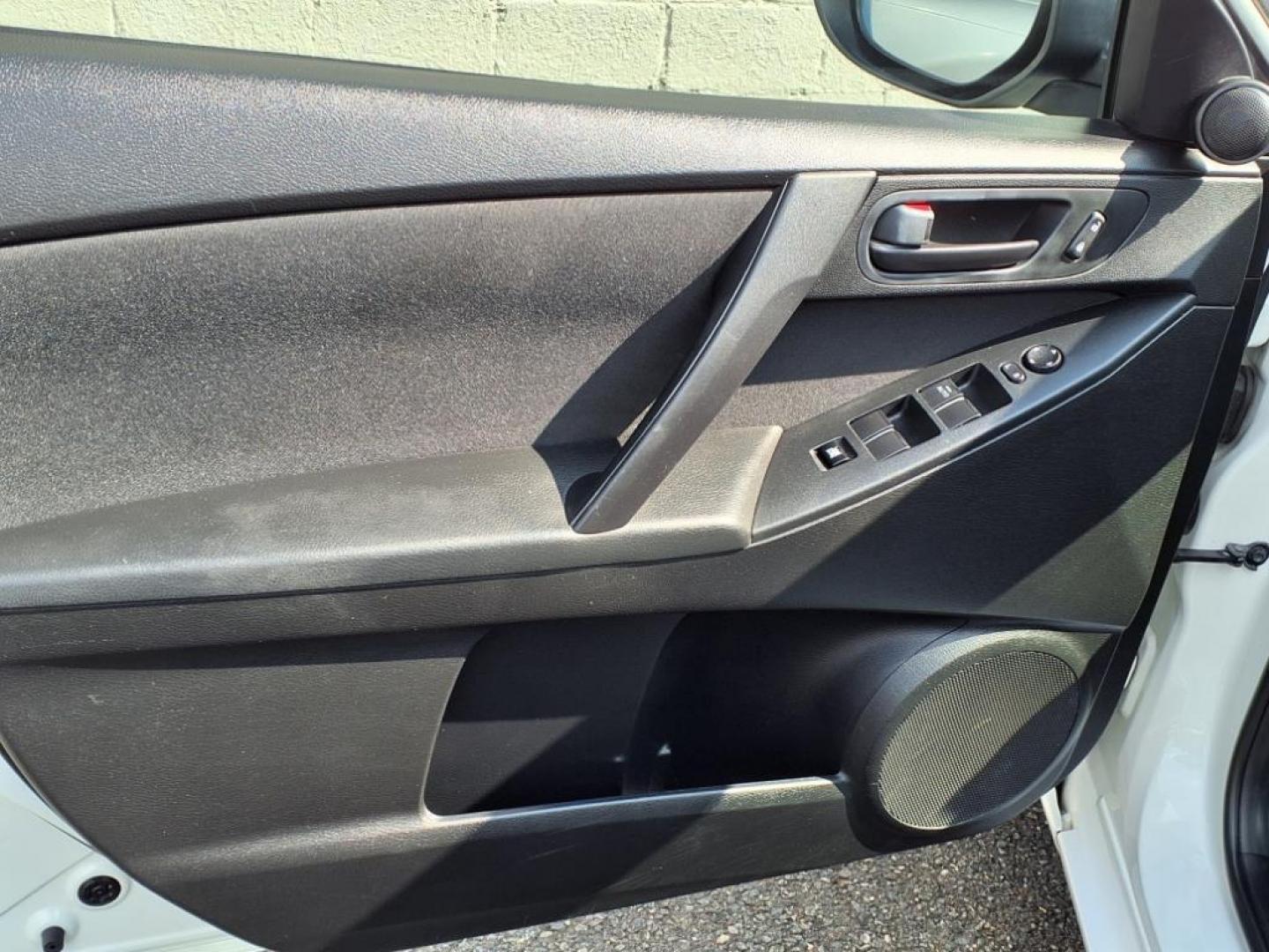 2011 Crystal White Pearl Mazda Mazda3 i Sport (JM1BL1UG2B1) with an 2.0L 2.0L I4 144hp 132ft. lbs. PZEV Sequential-Port F.I. engine, 5-Speed Automatic with Sportshift Manual 5A transmission, located at 50 Eastern Blvd., Essex, MD, 21221, (410) 686-3444, 39.304367, -76.484947 - Photo#9