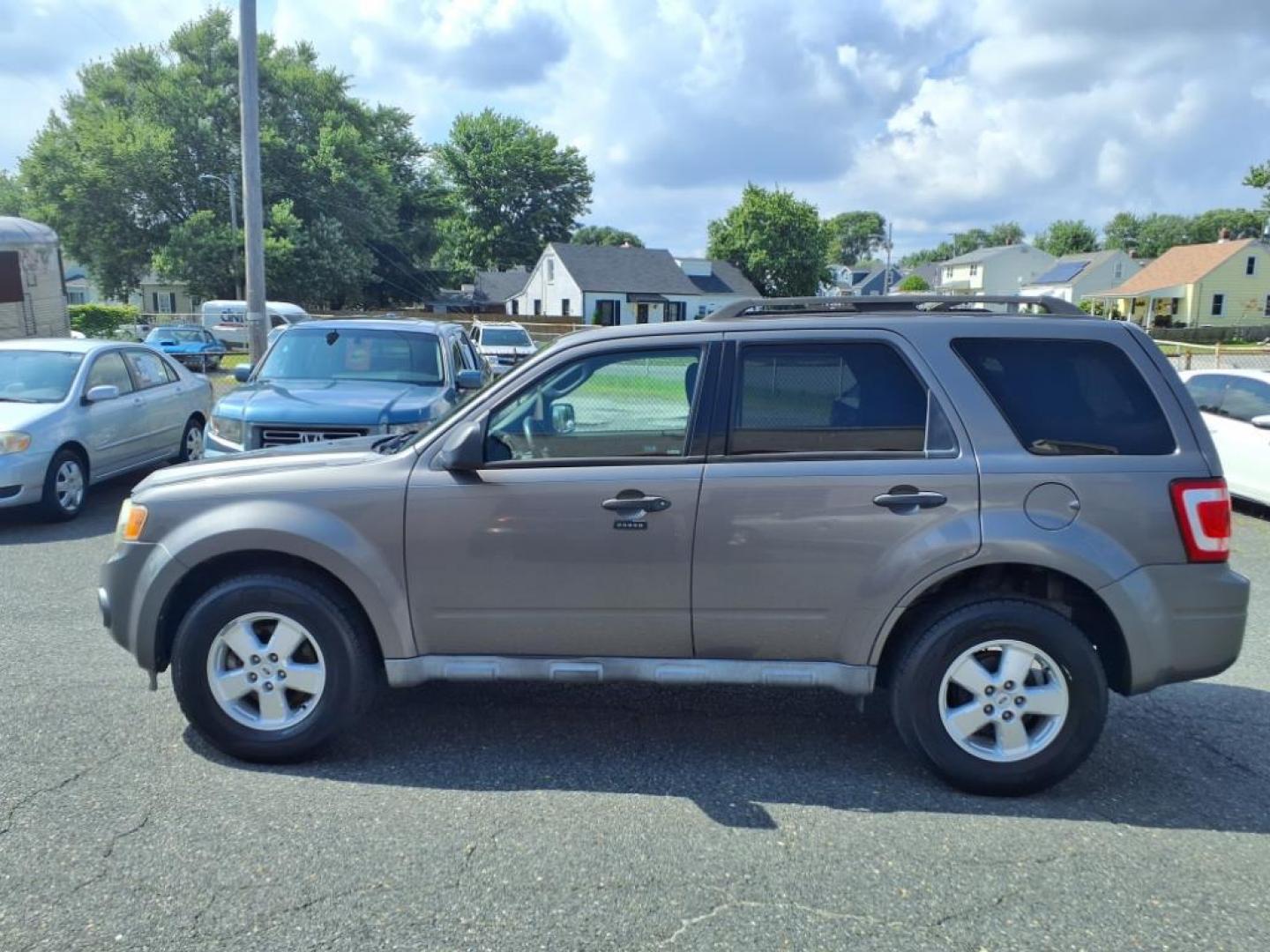 2009 Sterling Gray Clearcoat Metallic Ford Escape XLT (1FMCU03749K) with an 2.5L Duratec 2.5L I4 171hp 171ft. lbs. Sequential-Port F.I. engine, 6-Speed Automatic transmission, located at 50 Eastern Blvd., Essex, MD, 21221, (410) 686-3444, 39.304367, -76.484947 - Photo#1
