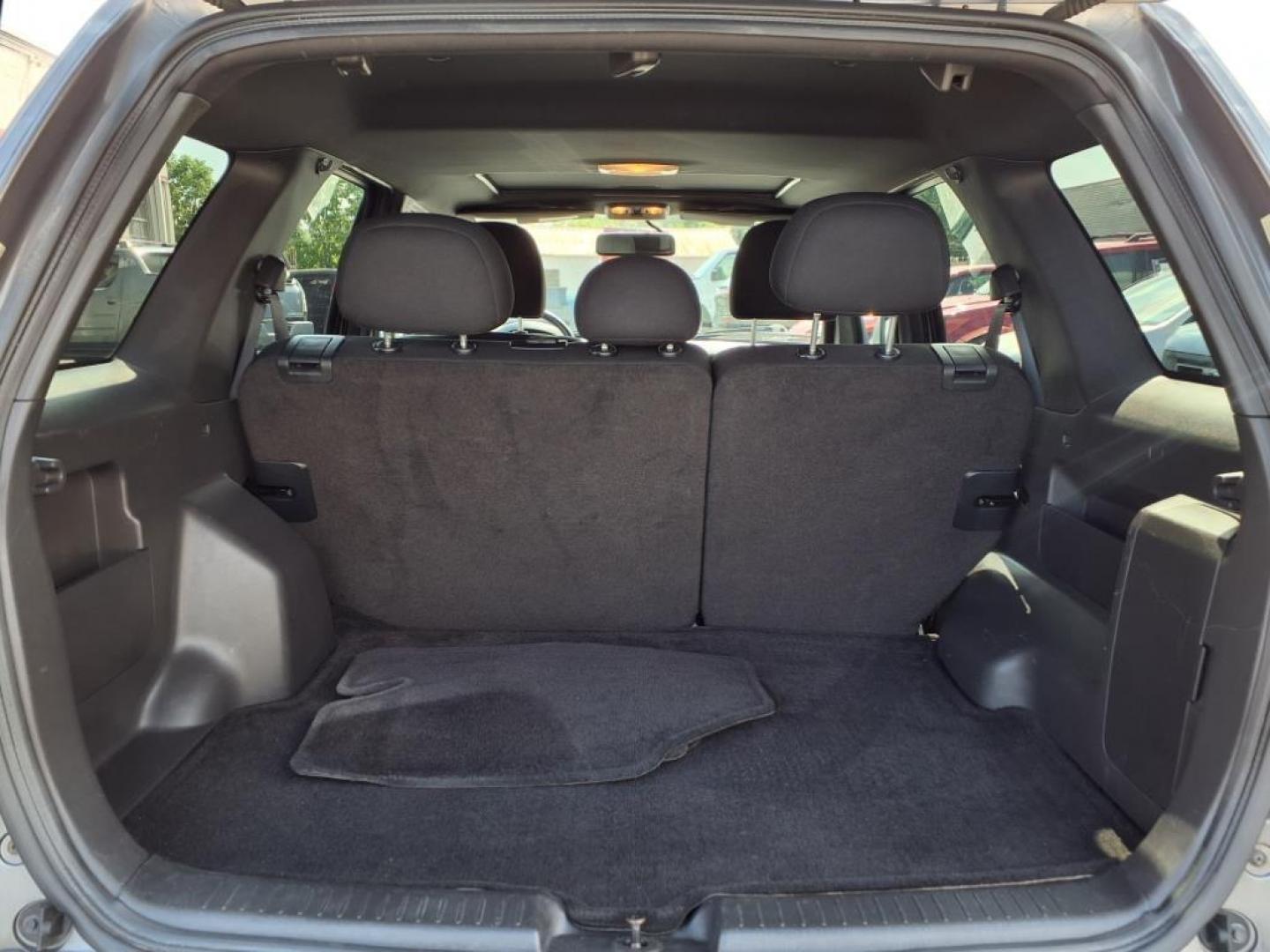 2009 Sterling Gray Clearcoat Metallic Ford Escape XLT (1FMCU03749K) with an 2.5L Duratec 2.5L I4 171hp 171ft. lbs. Sequential-Port F.I. engine, 6-Speed Automatic transmission, located at 50 Eastern Blvd., Essex, MD, 21221, (410) 686-3444, 39.304367, -76.484947 - Photo#4