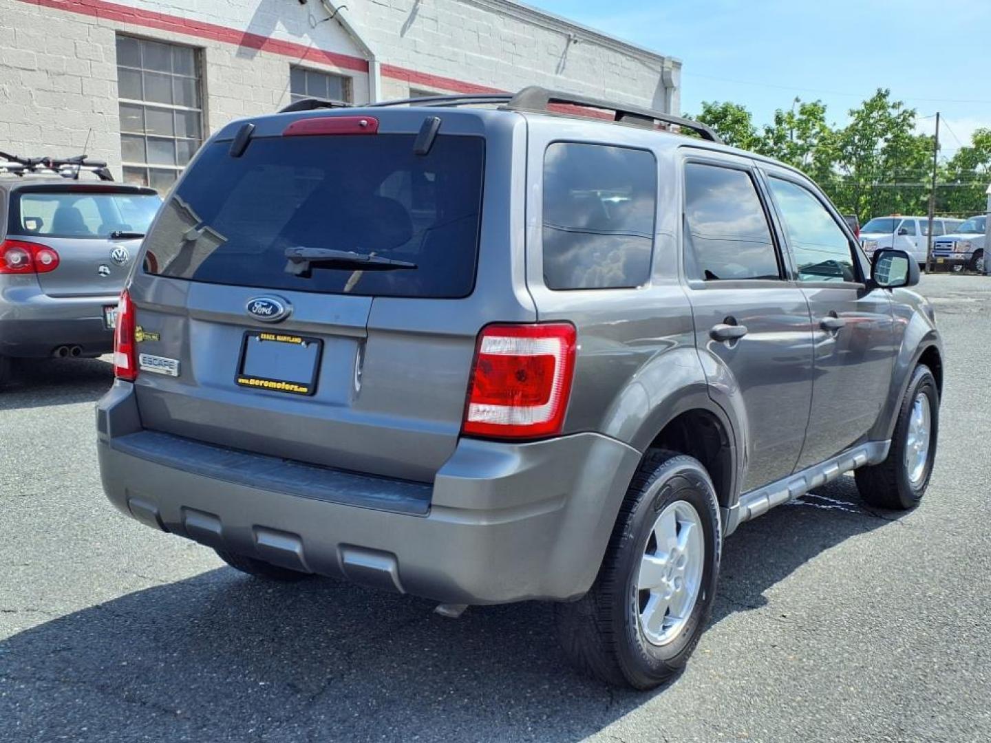 2009 Sterling Gray Clearcoat Metallic Ford Escape XLT (1FMCU03749K) with an 2.5L Duratec 2.5L I4 171hp 171ft. lbs. Sequential-Port F.I. engine, 6-Speed Automatic transmission, located at 50 Eastern Blvd., Essex, MD, 21221, (410) 686-3444, 39.304367, -76.484947 - Photo#5