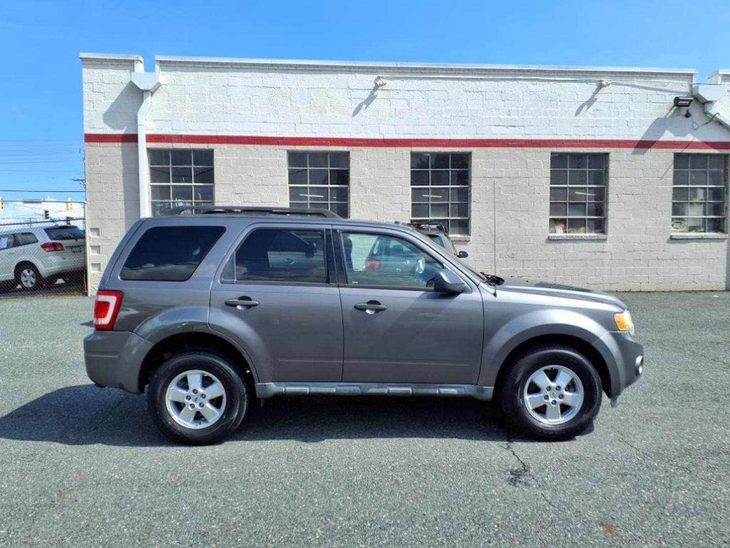 2009 Sterling Gray Clearcoat Metallic Ford Escape XLT (1FMCU03749K) with an 2.5L Duratec 2.5L I4 171hp 171ft. lbs. Sequential-Port F.I. engine, 6-Speed Automatic transmission, located at 50 Eastern Blvd., Essex, MD, 21221, (410) 686-3444, 39.304367, -76.484947 - Photo#6