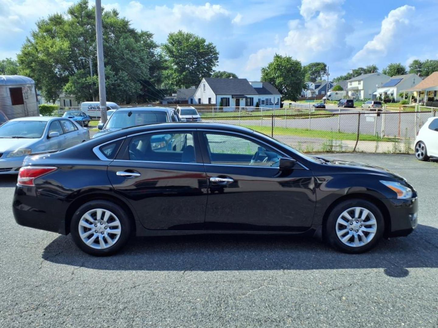 2015 Super Black Nissan Altima 2.5 S (1N4AL3AP0FC) with an 2.5L 2.5L I4 182hp 180ft. lbs. Sequential-Port F.I. engine, CVT transmission, located at 50 Eastern Blvd., Essex, MD, 21221, (410) 686-3444, 39.304367, -76.484947 - Photo#5