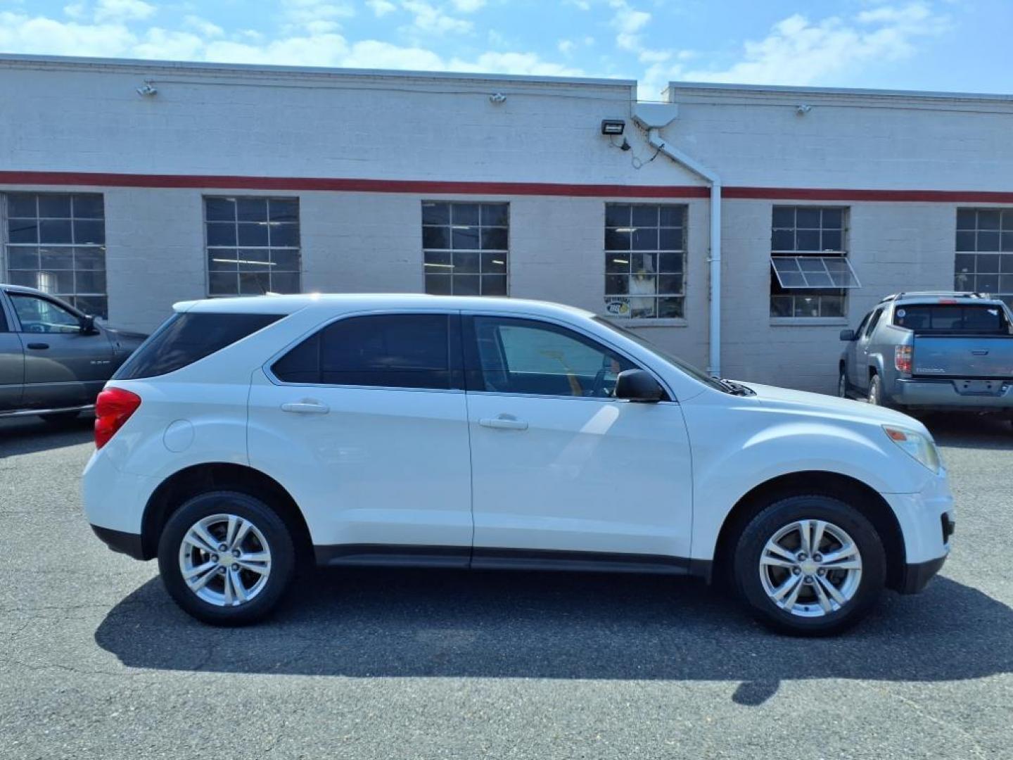 2011 Summit White Chevrolet Equinox LS (2CNFLCEC4B6) with an 2.4L 4 Cylinder Fuel Injected engine, ATAWD transmission, located at 50 Eastern Blvd., Essex, MD, 21221, (410) 686-3444, 39.304367, -76.484947 - Photo#5