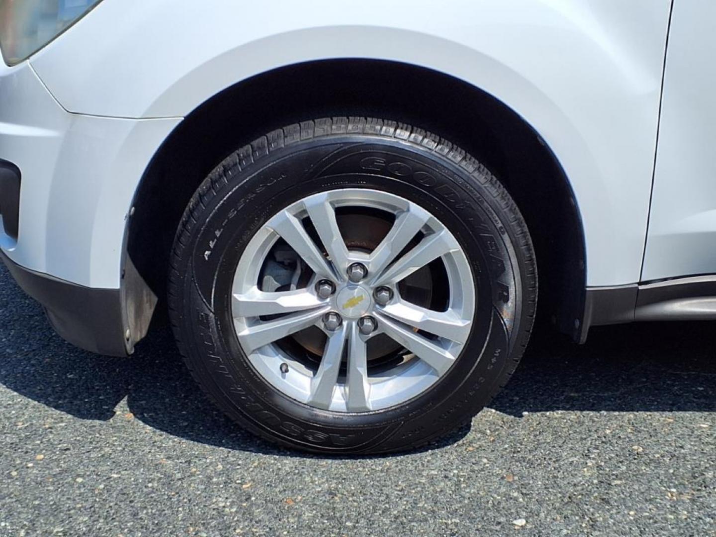 2011 Summit White Chevrolet Equinox LS (2CNFLCEC4B6) with an 2.4L 4 Cylinder Fuel Injected engine, ATAWD transmission, located at 50 Eastern Blvd., Essex, MD, 21221, (410) 686-3444, 39.304367, -76.484947 - Photo#8