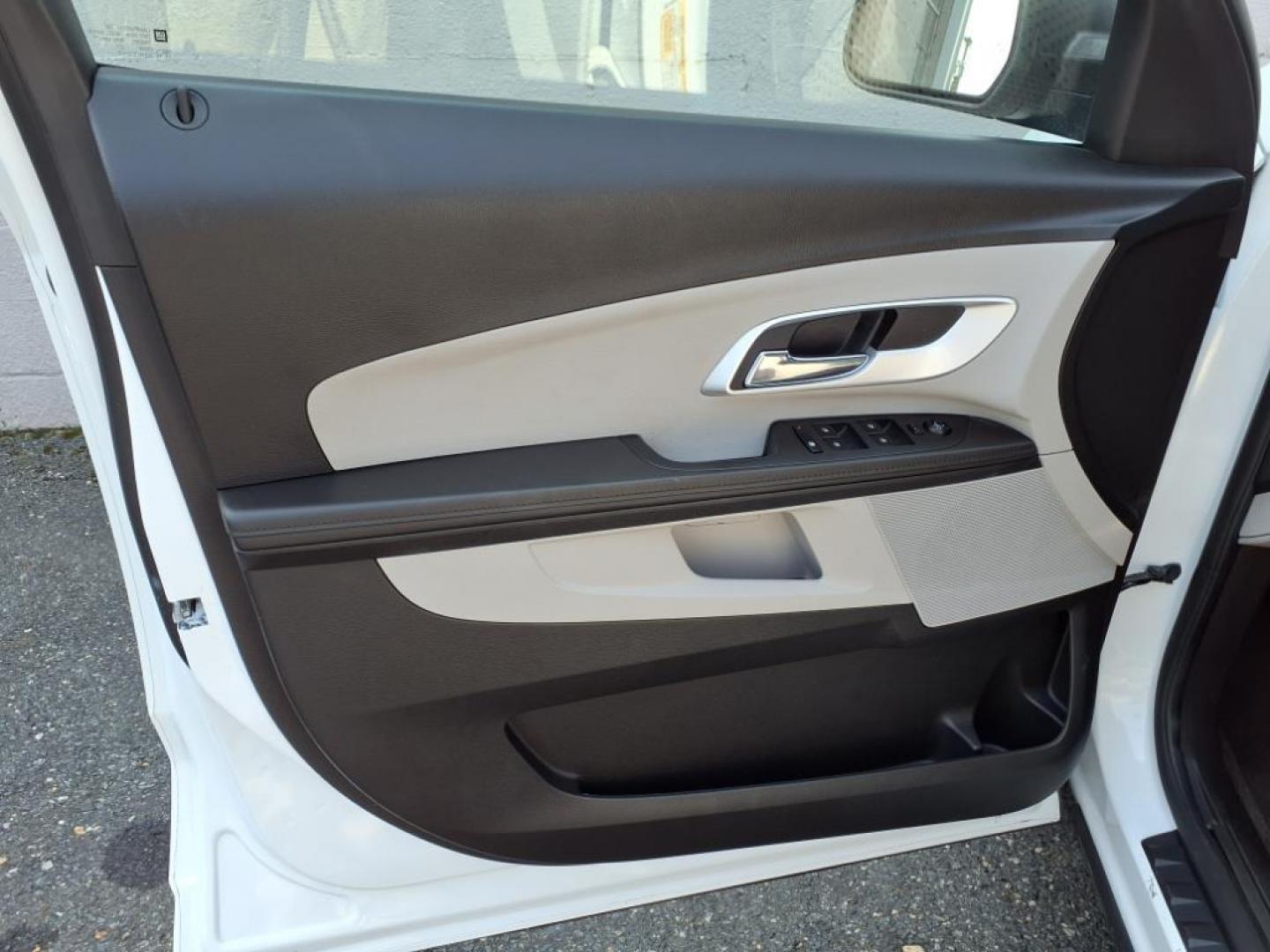2011 Summit White Chevrolet Equinox LS (2CNFLCEC4B6) with an 2.4L 4 Cylinder Fuel Injected engine, ATAWD transmission, located at 50 Eastern Blvd., Essex, MD, 21221, (410) 686-3444, 39.304367, -76.484947 - Photo#9