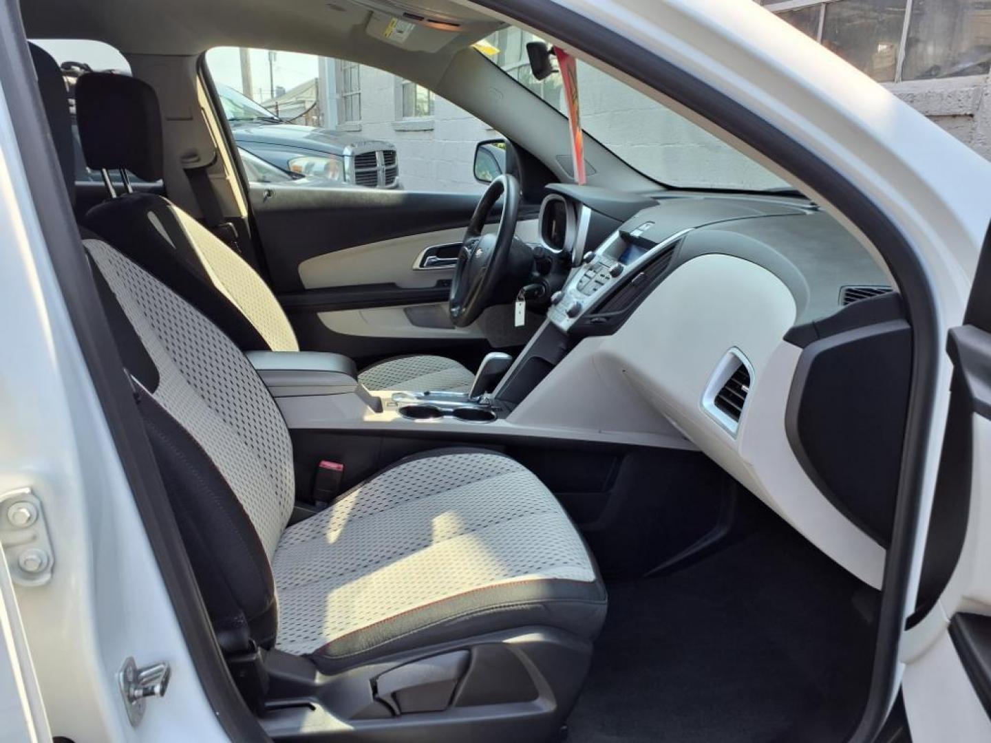 2011 Summit White Chevrolet Equinox LS (2CNFLCEC4B6) with an 2.4L 4 Cylinder Fuel Injected engine, ATAWD transmission, located at 50 Eastern Blvd., Essex, MD, 21221, (410) 686-3444, 39.304367, -76.484947 - Photo#16