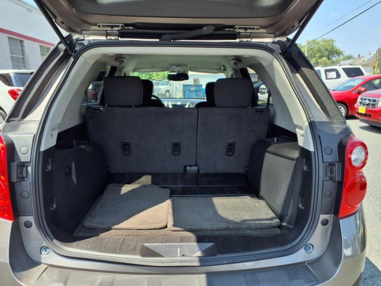 2011 Mocha Steel Metallic Chevrolet Equinox LT (2CNALDECXB6) with an 2.4L 4 Cylinder Fuel Injected engine, Automatic transmission, located at 50 Eastern Blvd., Essex, MD, 21221, (410) 686-3444, 39.304367, -76.484947 - Photo#4