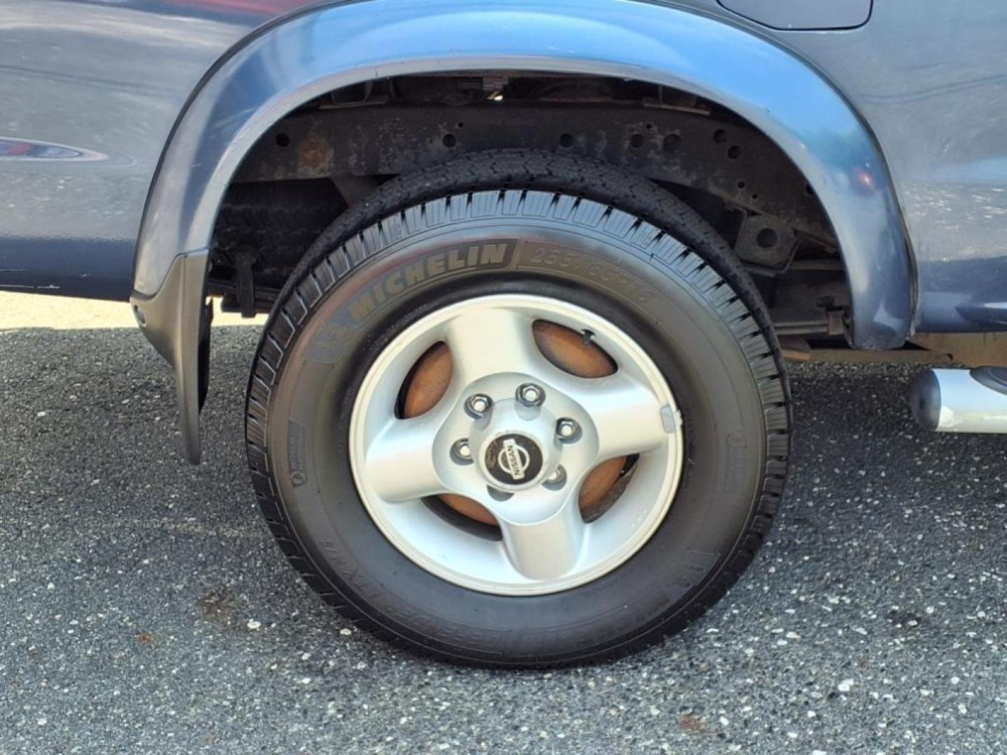 2000 Denim Blue Nissan Frontier SE (1N6ED26Y1YC) with an 3.3L 3L NA V6 single overhead cam (SOHC) 12V Fuel Injected engine, Automatic transmission, located at 50 Eastern Blvd., Essex, MD, 21221, (410) 686-3444, 39.304367, -76.484947 - Photo#4