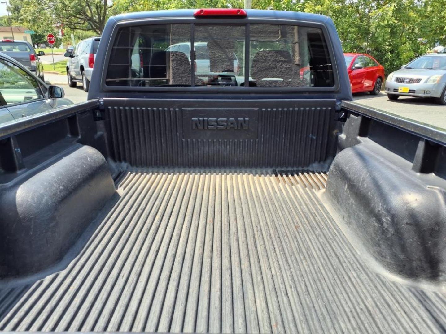 2000 Denim Blue Nissan Frontier SE (1N6ED26Y1YC) with an 3.3L 3L NA V6 single overhead cam (SOHC) 12V Fuel Injected engine, Automatic transmission, located at 50 Eastern Blvd., Essex, MD, 21221, (410) 686-3444, 39.304367, -76.484947 - Photo#6