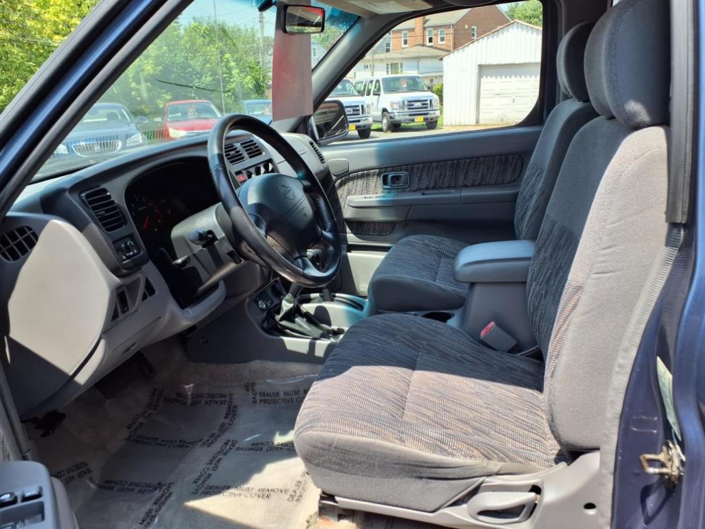 2000 Denim Blue Nissan Frontier SE (1N6ED26Y1YC) with an 3.3L 3L NA V6 single overhead cam (SOHC) 12V Fuel Injected engine, Automatic transmission, located at 50 Eastern Blvd., Essex, MD, 21221, (410) 686-3444, 39.304367, -76.484947 - Photo#9