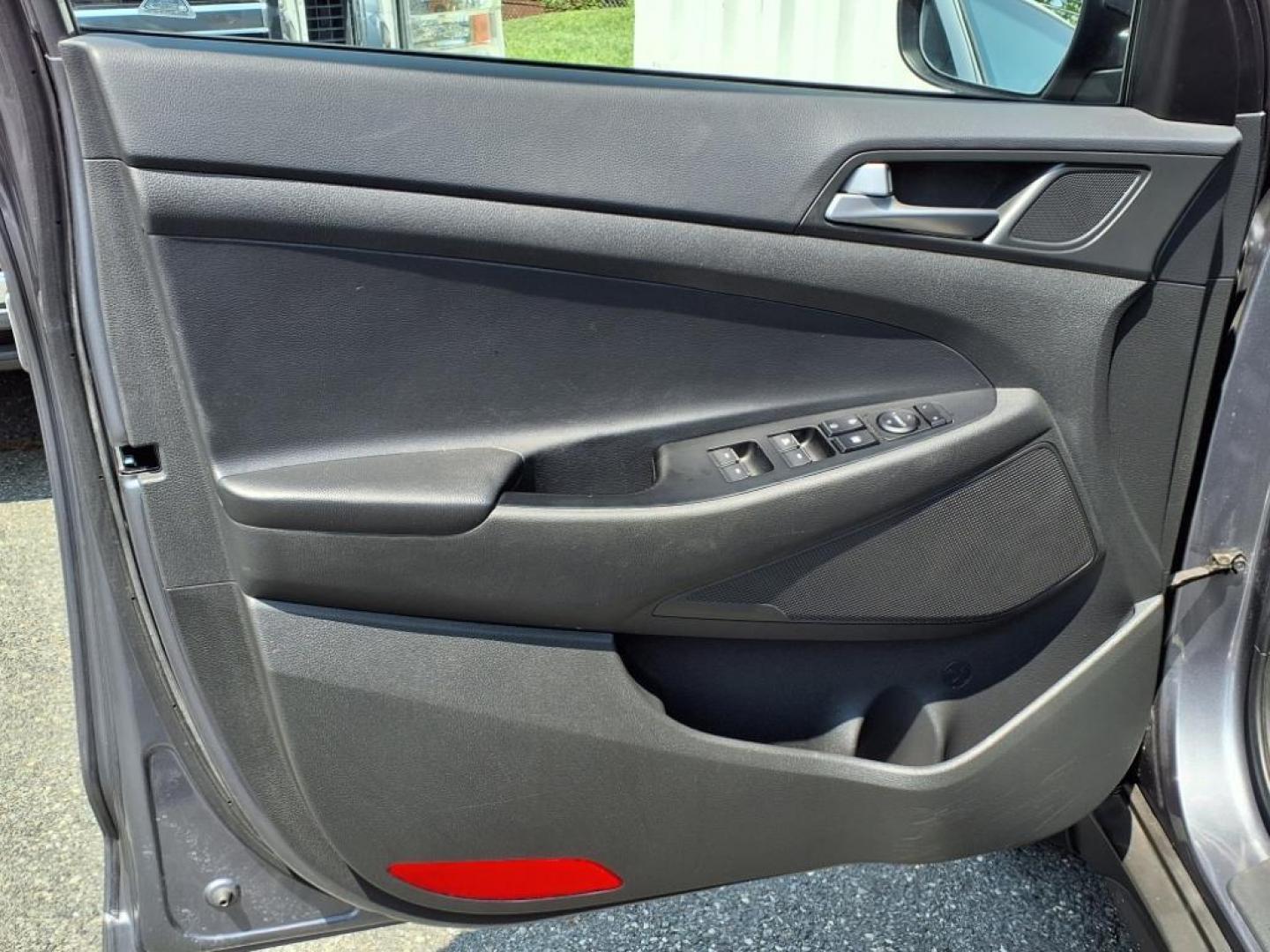 2016 Coliseum Gray Hyundai TUCSON Limited (KM8J33A22GU) with an 1.6L 4 Cylinder Turbocharged engine, AT AWD transmission, located at 50 Eastern Blvd., Essex, MD, 21221, (410) 686-3444, 39.304367, -76.484947 - Photo#10