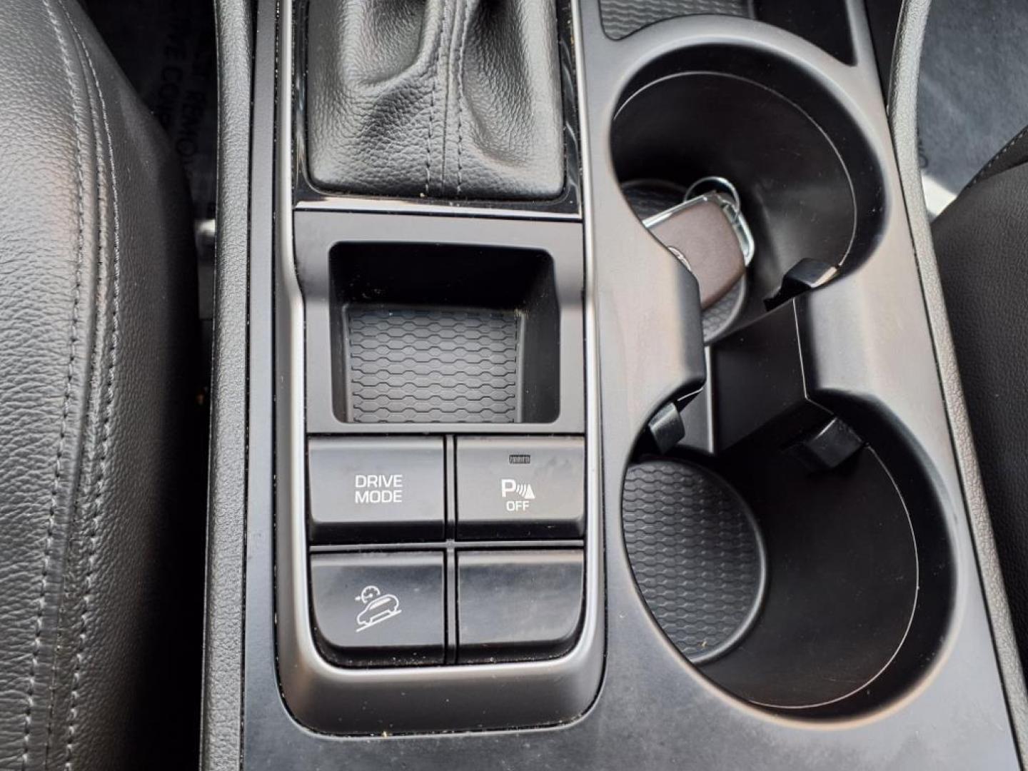2016 Coliseum Gray Hyundai TUCSON Limited (KM8J33A22GU) with an 1.6L 4 Cylinder Turbocharged engine, AT AWD transmission, located at 50 Eastern Blvd., Essex, MD, 21221, (410) 686-3444, 39.304367, -76.484947 - Photo#19