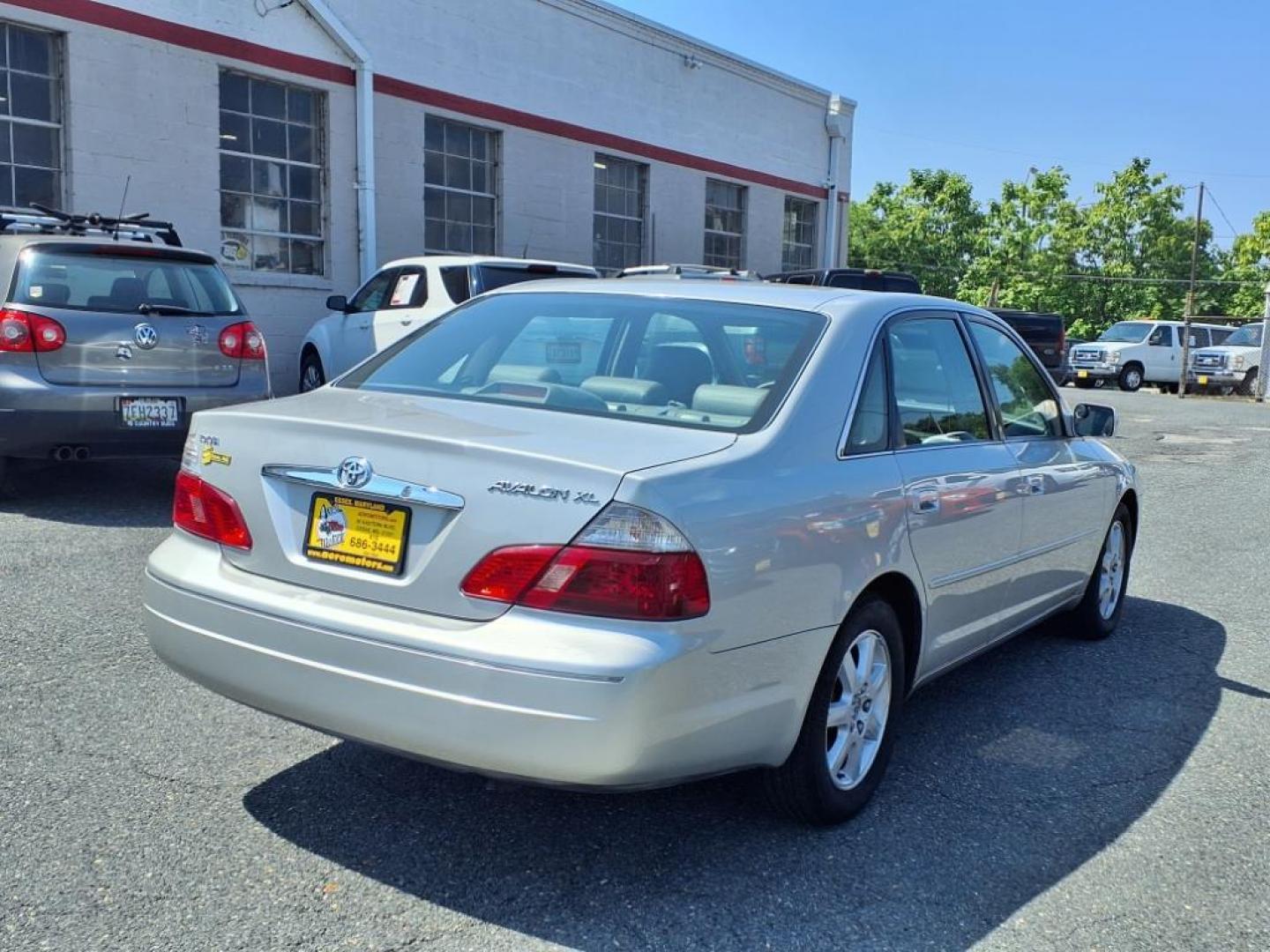 2003 Silver Spruce Metallic Toyota Avalon XL (4T1BF28B13U) with an 3.0L 3.0L V6 210hp 220ft. lbs. Fuel Injected engine, 4-Speed Automatic transmission, located at 50 Eastern Blvd., Essex, MD, 21221, (410) 686-3444, 39.304367, -76.484947 - Photo#4