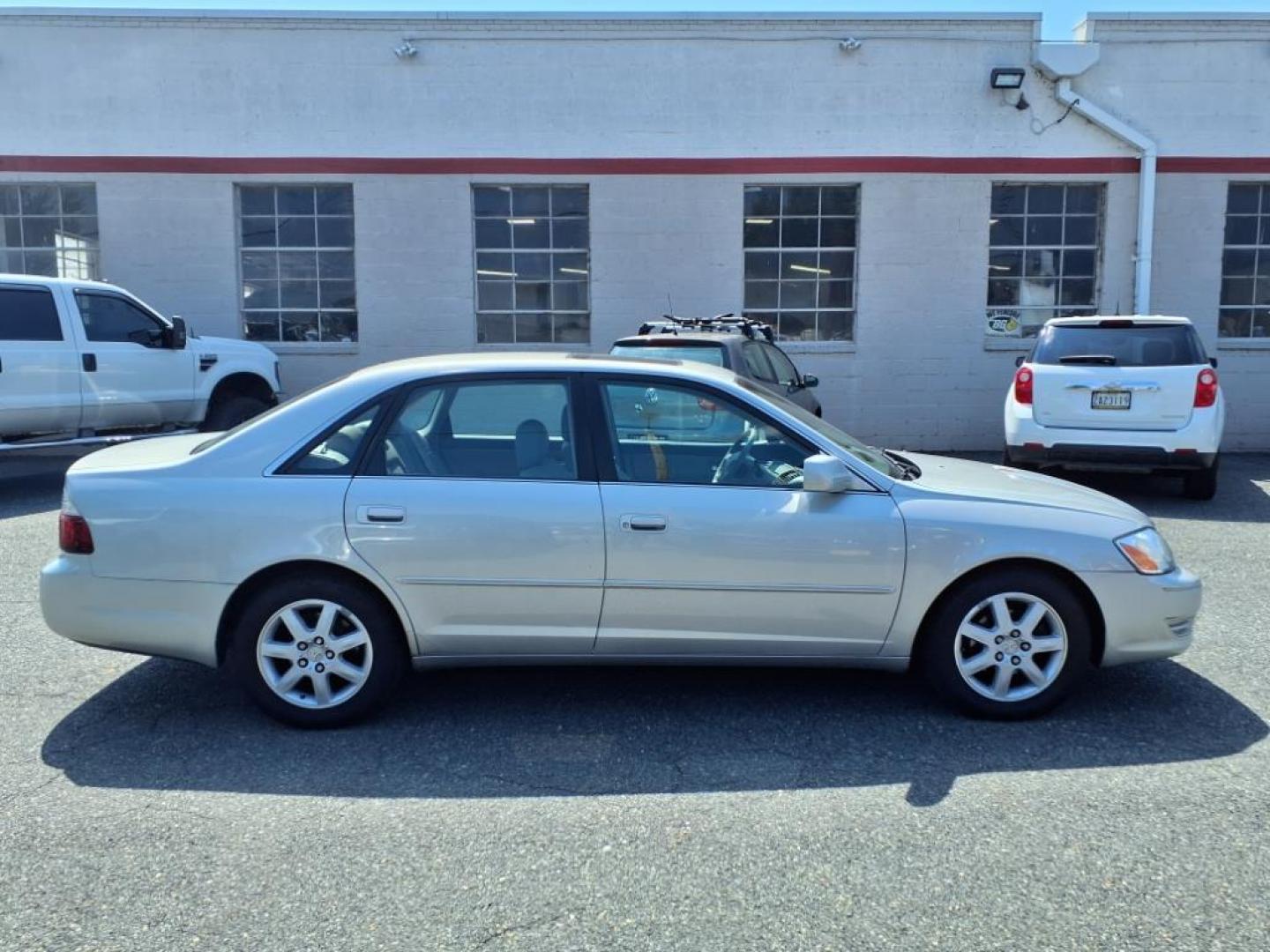 2003 Silver Spruce Metallic Toyota Avalon XL (4T1BF28B13U) with an 3.0L 3.0L V6 210hp 220ft. lbs. Fuel Injected engine, 4-Speed Automatic transmission, located at 50 Eastern Blvd., Essex, MD, 21221, (410) 686-3444, 39.304367, -76.484947 - Photo#5