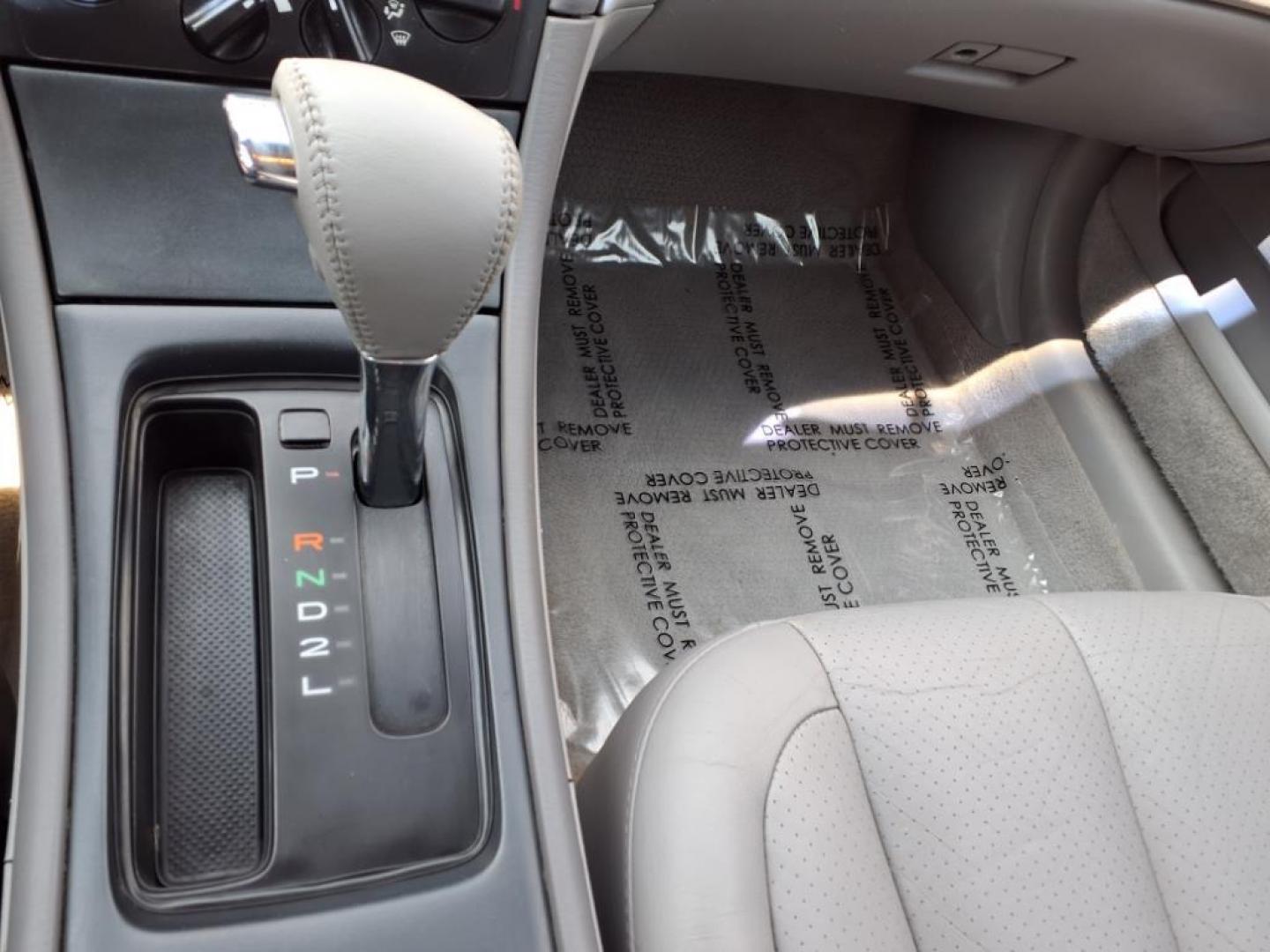 2003 Silver Spruce Metallic Toyota Avalon XL (4T1BF28B13U) with an 3.0L 3.0L V6 210hp 220ft. lbs. Fuel Injected engine, 4-Speed Automatic transmission, located at 50 Eastern Blvd., Essex, MD, 21221, (410) 686-3444, 39.304367, -76.484947 - Photo#17
