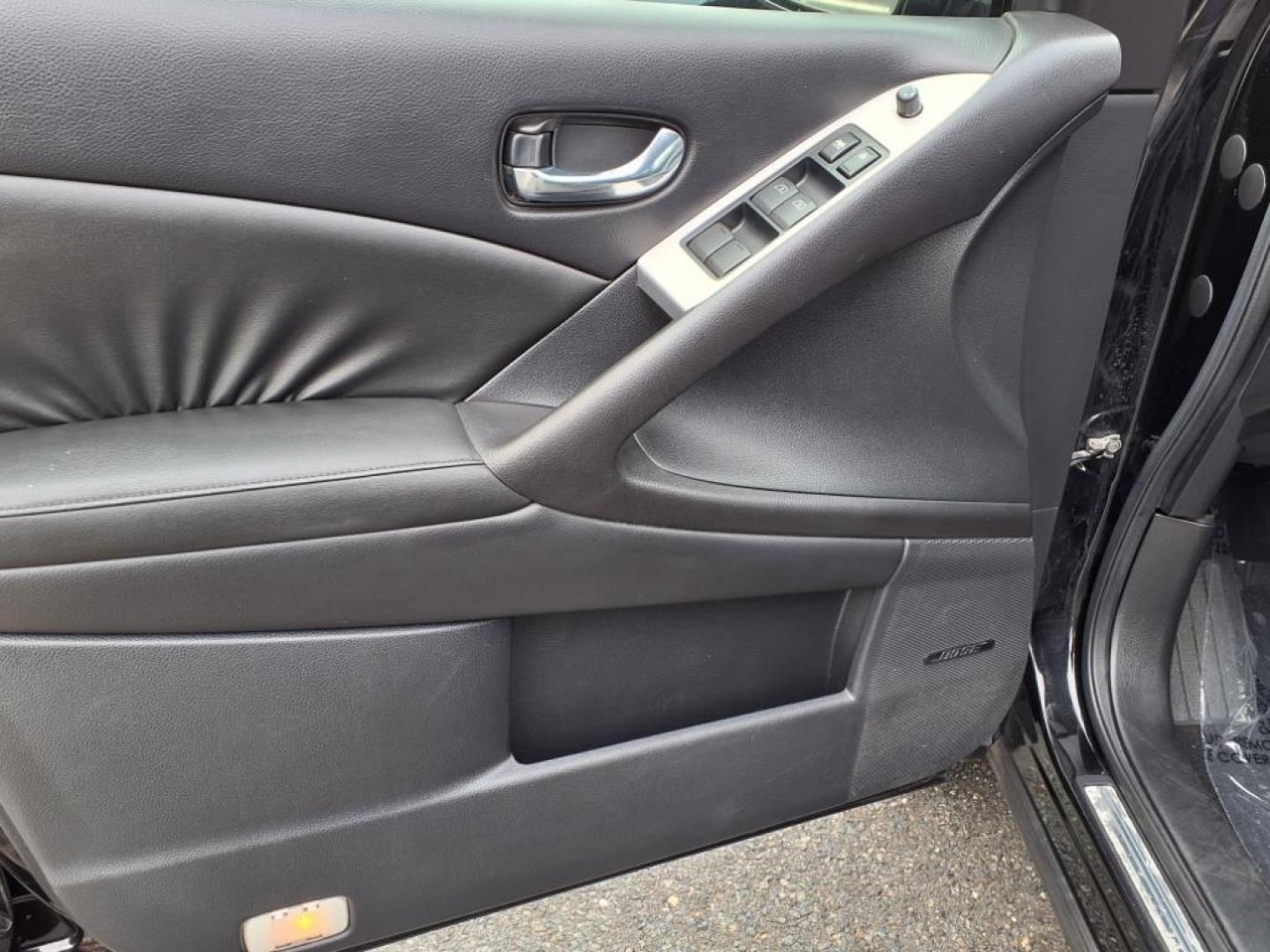 2009 Super Black Nissan Murano SL (JN8AZ18W29W) with an 3.5L 3.5L V6 265hp 248ft. lbs. Fuel Injected engine, CVT transmission, located at 50 Eastern Blvd., Essex, MD, 21221, (410) 686-3444, 39.304367, -76.484947 - Photo#10