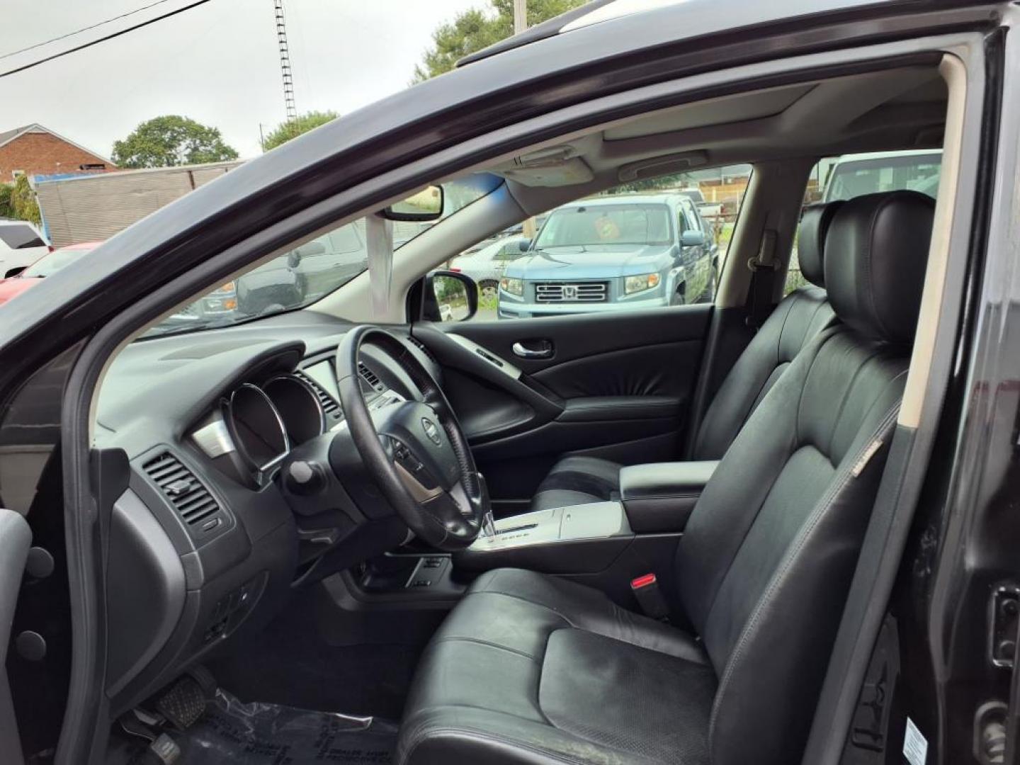 2009 Super Black Nissan Murano SL (JN8AZ18W29W) with an 3.5L 3.5L V6 265hp 248ft. lbs. Fuel Injected engine, CVT transmission, located at 50 Eastern Blvd., Essex, MD, 21221, (410) 686-3444, 39.304367, -76.484947 - Photo#12