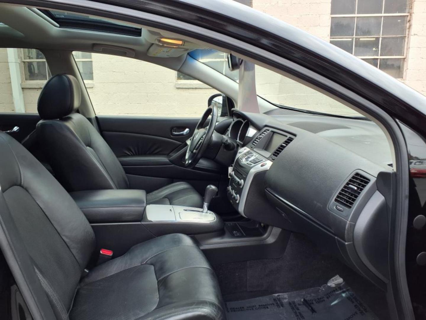 2009 Super Black Nissan Murano SL (JN8AZ18W29W) with an 3.5L 3.5L V6 265hp 248ft. lbs. Fuel Injected engine, CVT transmission, located at 50 Eastern Blvd., Essex, MD, 21221, (410) 686-3444, 39.304367, -76.484947 - Photo#18