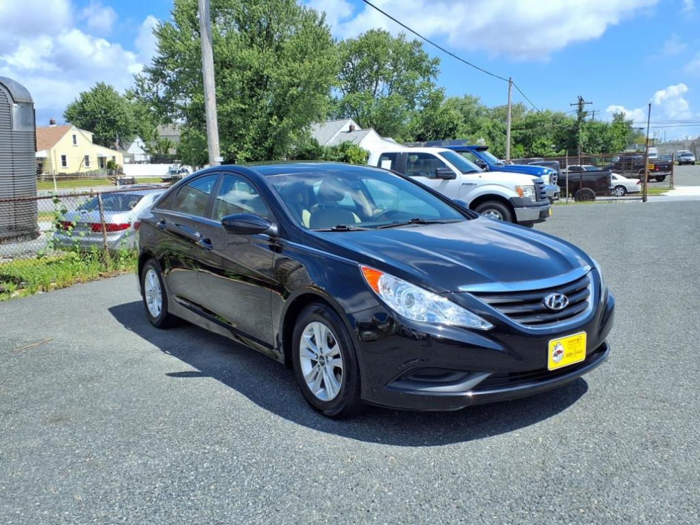 2014 Phantom Black Metallic Hyundai SONATA GLS (5NPEB4AC1EH) with an 2.4L 4 Cylinder Fuel Injected engine, Automatic transmission, located at 50 Eastern Blvd., Essex, MD, 21221, (410) 686-3444, 39.304367, -76.484947 - Photo#4
