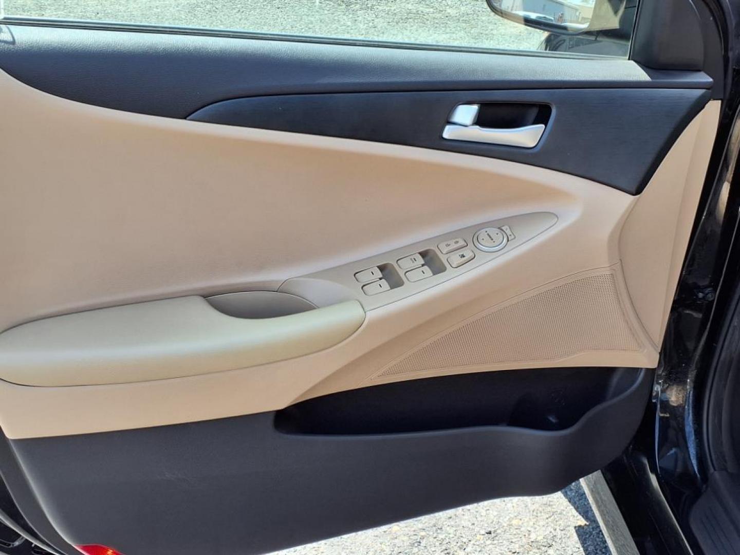 2014 Phantom Black Metallic Hyundai SONATA GLS (5NPEB4AC1EH) with an 2.4L 4 Cylinder Fuel Injected engine, Automatic transmission, located at 50 Eastern Blvd., Essex, MD, 21221, (410) 686-3444, 39.304367, -76.484947 - Photo#7