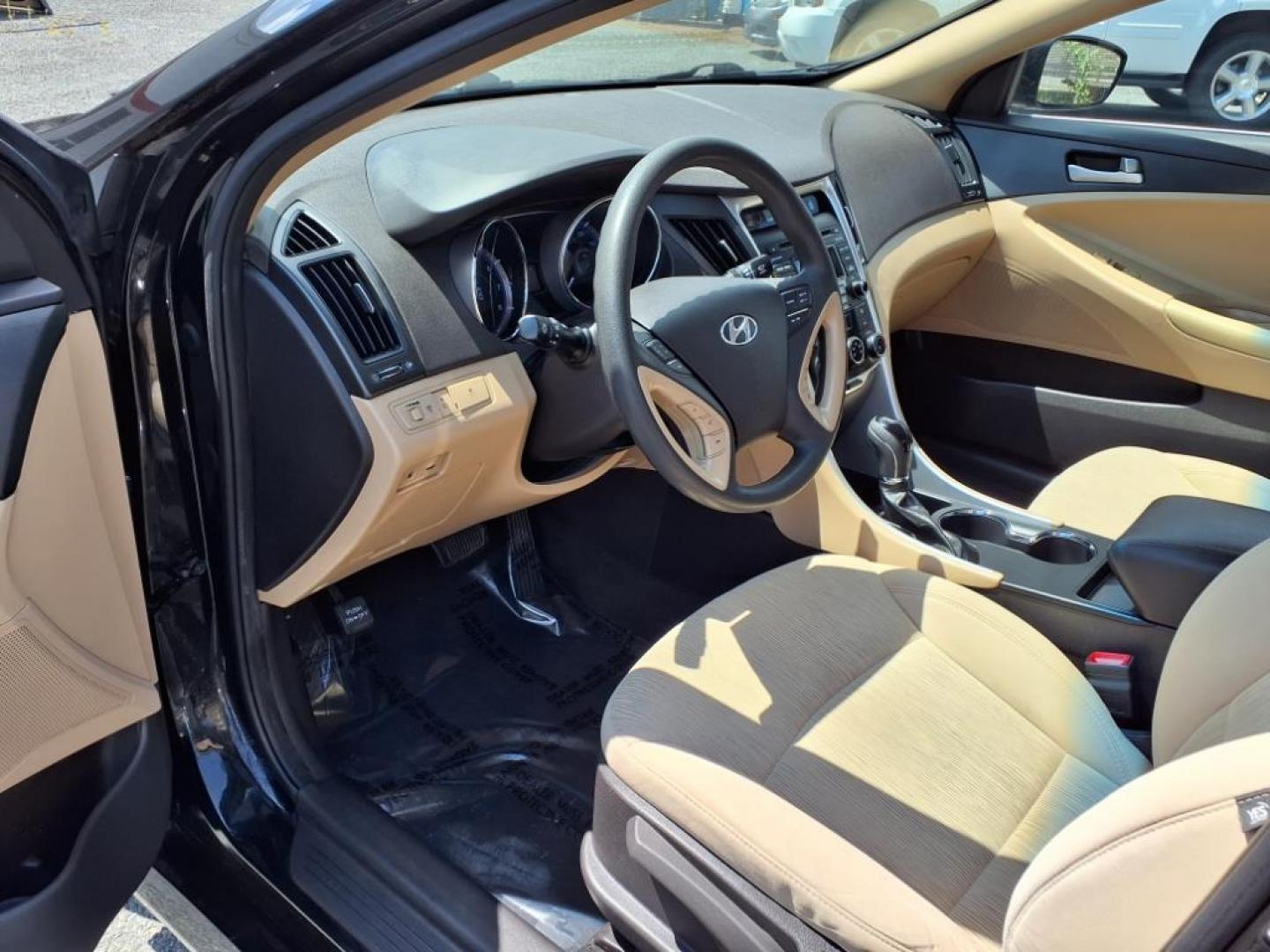 2014 Phantom Black Metallic Hyundai SONATA GLS (5NPEB4AC1EH) with an 2.4L 4 Cylinder Fuel Injected engine, Automatic transmission, located at 50 Eastern Blvd., Essex, MD, 21221, (410) 686-3444, 39.304367, -76.484947 - Photo#8