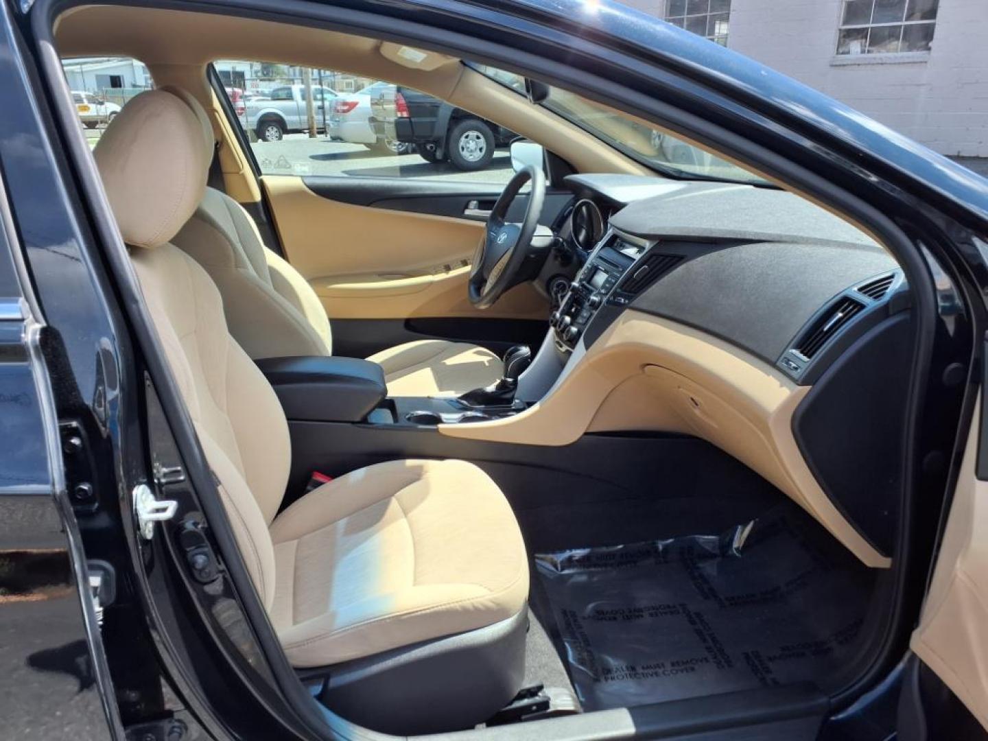 2014 Phantom Black Metallic Hyundai SONATA GLS (5NPEB4AC1EH) with an 2.4L 4 Cylinder Fuel Injected engine, Automatic transmission, located at 50 Eastern Blvd., Essex, MD, 21221, (410) 686-3444, 39.304367, -76.484947 - Photo#14