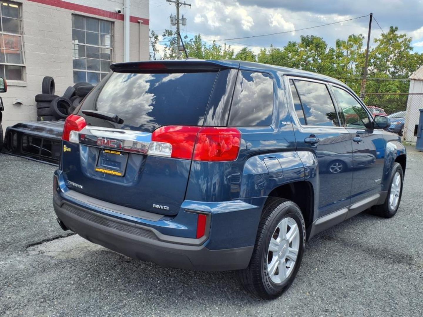 2016 Slate Blue Metallic GMC Terrain SLE-1 (2GKFLSEK3G6) with an 2.4L 4 Cylinder Fuel Injected engine, AT4X4 transmission, located at 50 Eastern Blvd., Essex, MD, 21221, (410) 686-3444, 39.304367, -76.484947 - Photo#4