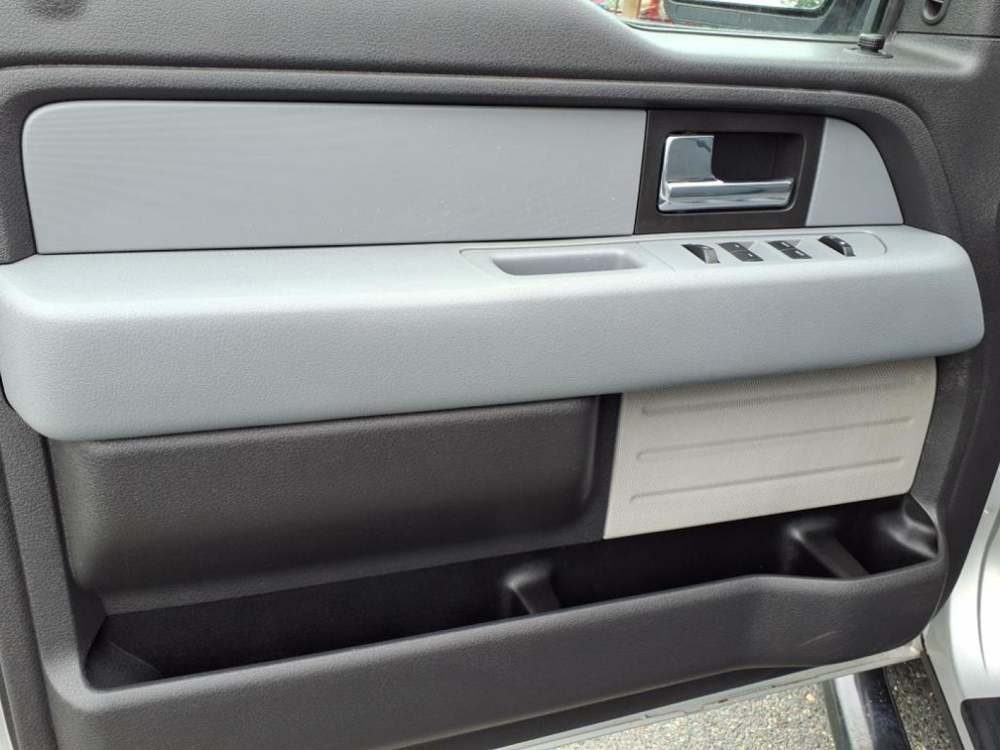 2013 Ingot Silver Metallic Ford F-150 STX (1FTEX1EM8DK) with an 3.7L 6 Cylinder Sequential-Port F.I. engine, AT 4X4 transmission, located at 50 Eastern Blvd., Essex, MD, 21221, (410) 686-3444, 39.304367, -76.484947 - Photo#10