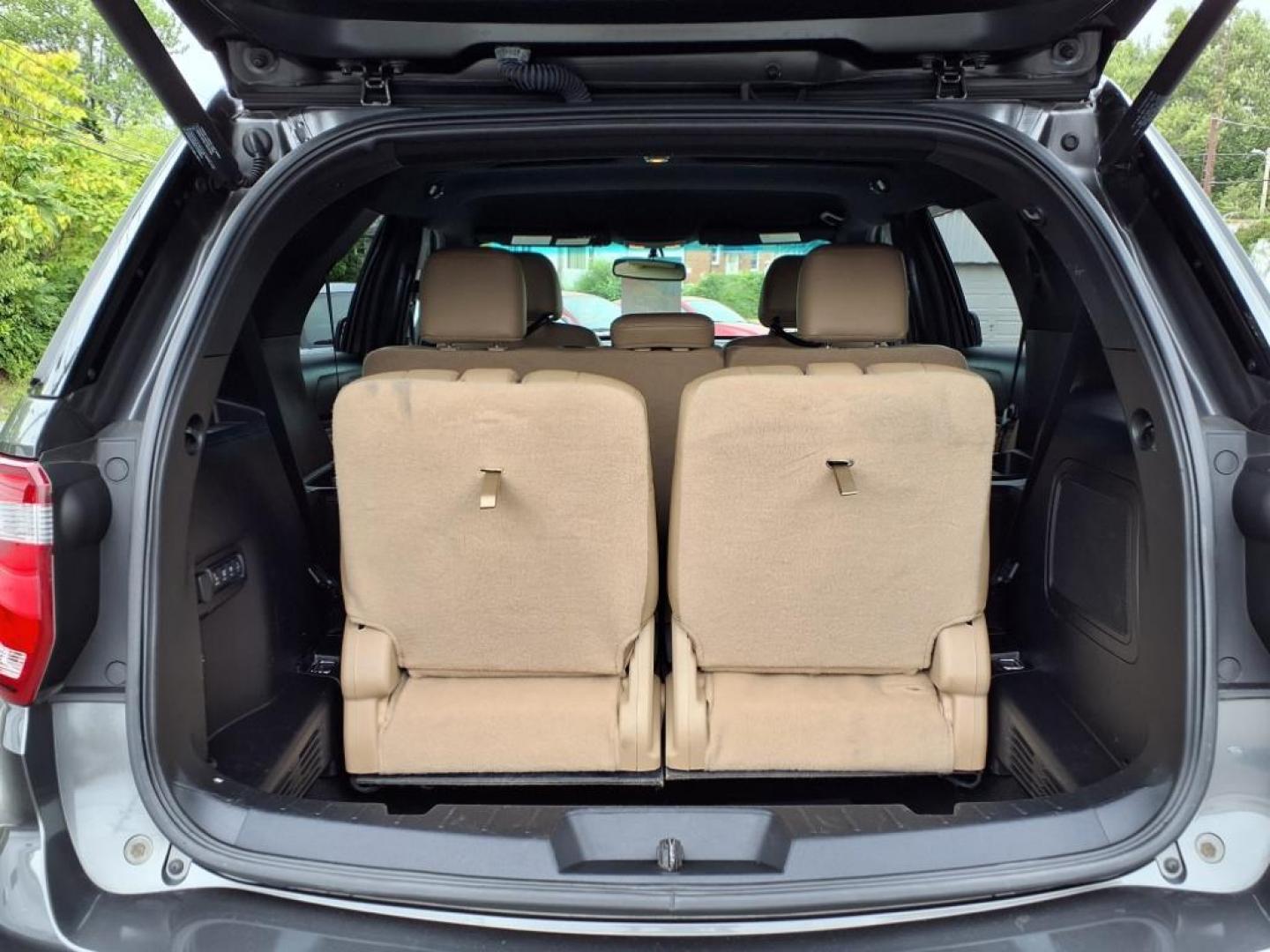 2016 Gray Ford Explorer Limited (1FM5K8F83GG) with an 3.5L 6 Cylinder Sequential-Port F.I. engine, V6 4X4 transmission, located at 50 Eastern Blvd., Essex, MD, 21221, (410) 686-3444, 39.304367, -76.484947 - Photo#4
