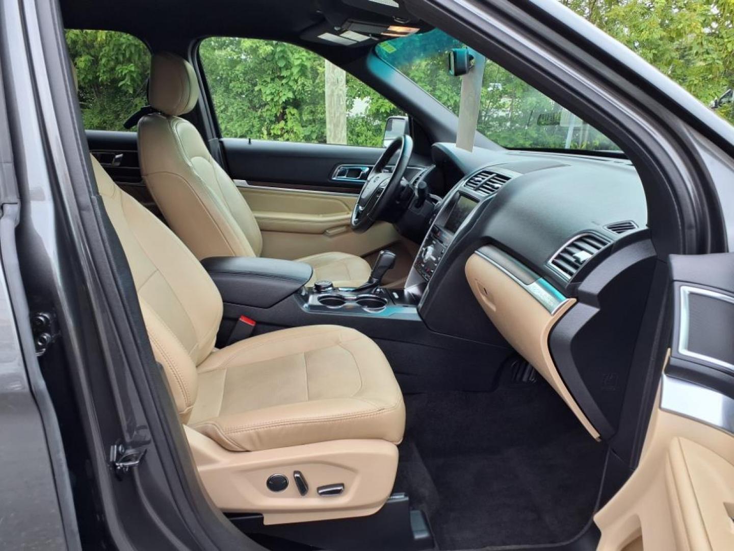 2016 Gray Ford Explorer Limited (1FM5K8F83GG) with an 3.5L 6 Cylinder Sequential-Port F.I. engine, V6 4X4 transmission, located at 50 Eastern Blvd., Essex, MD, 21221, (410) 686-3444, 39.304367, -76.484947 - Photo#18